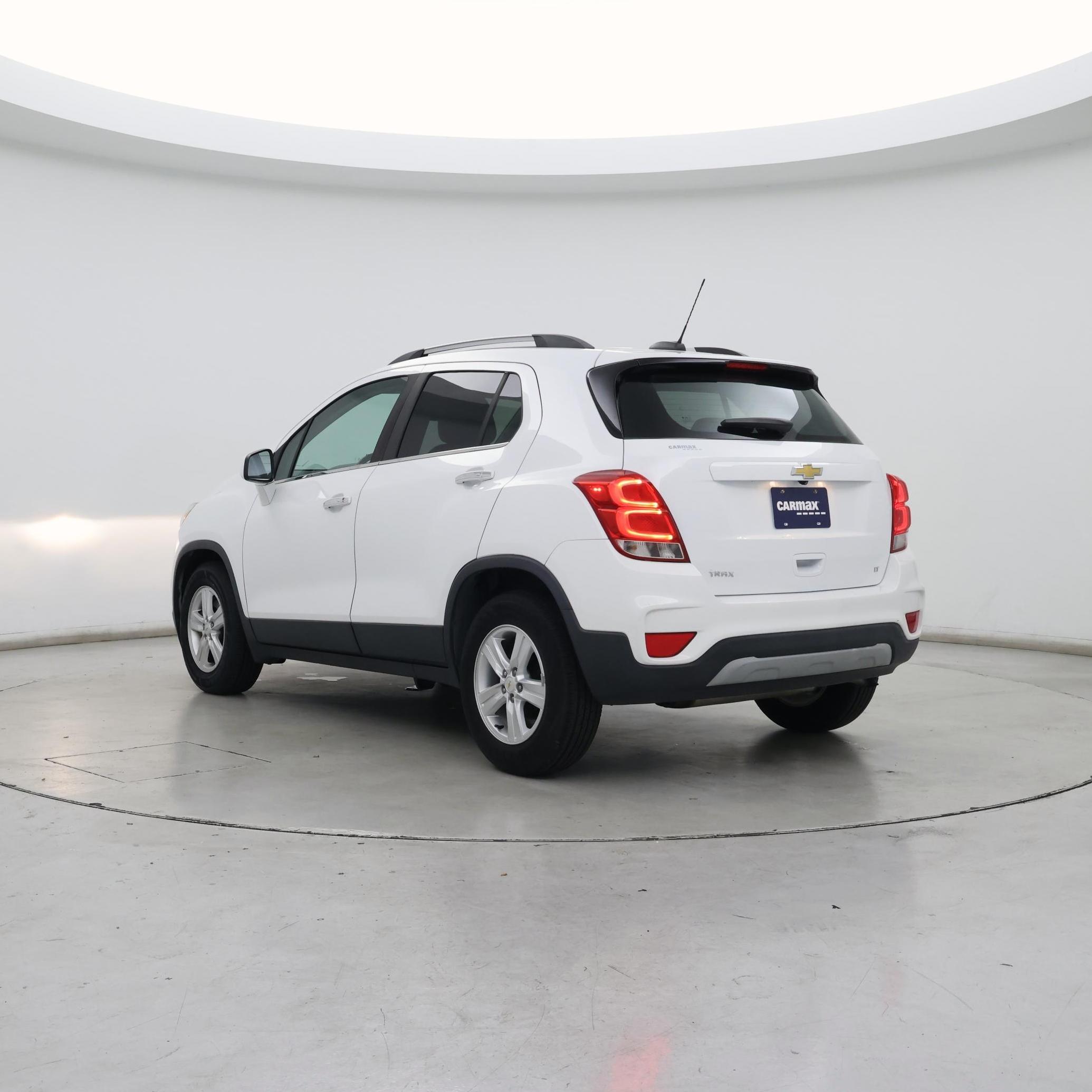 Thumbnail: 2017 Chevrolet Trax - 2