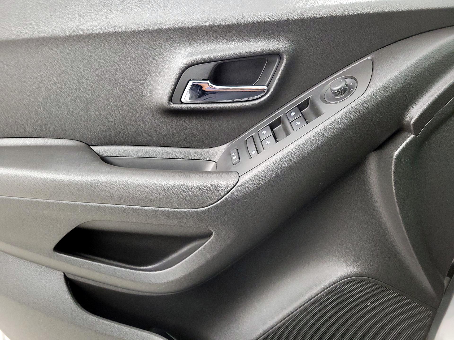 Thumbnail: 2018 Chevrolet Trax - 12