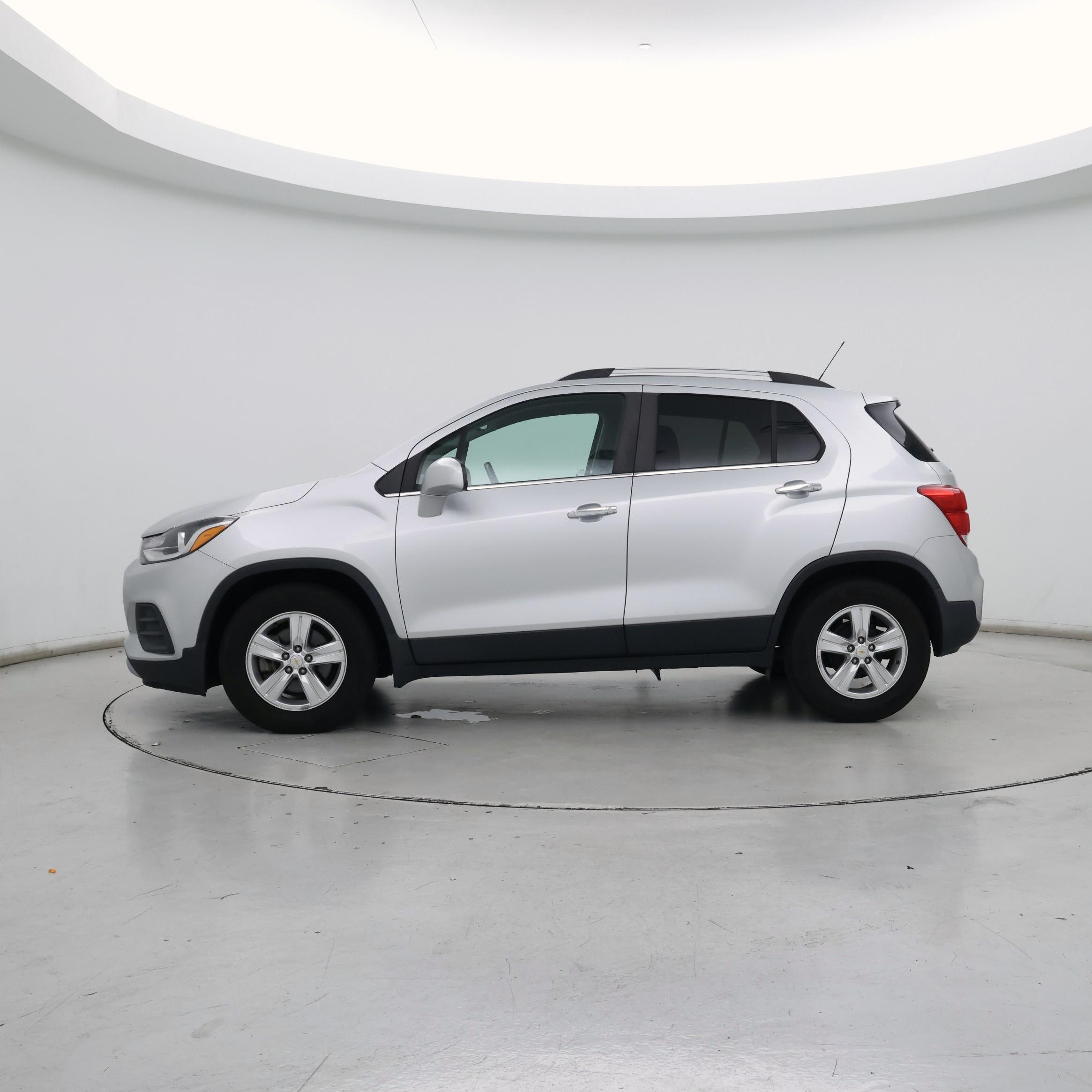 Thumbnail: 2018 Chevrolet Trax - 3