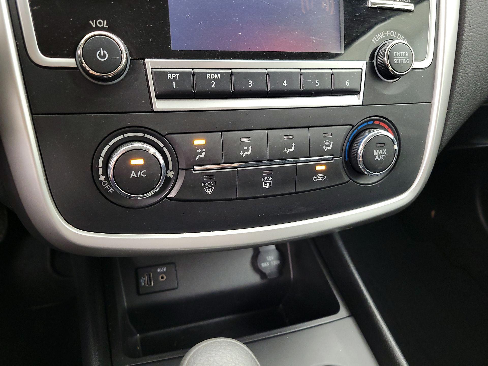 Thumbnail: 2018 Nissan Altima - 16