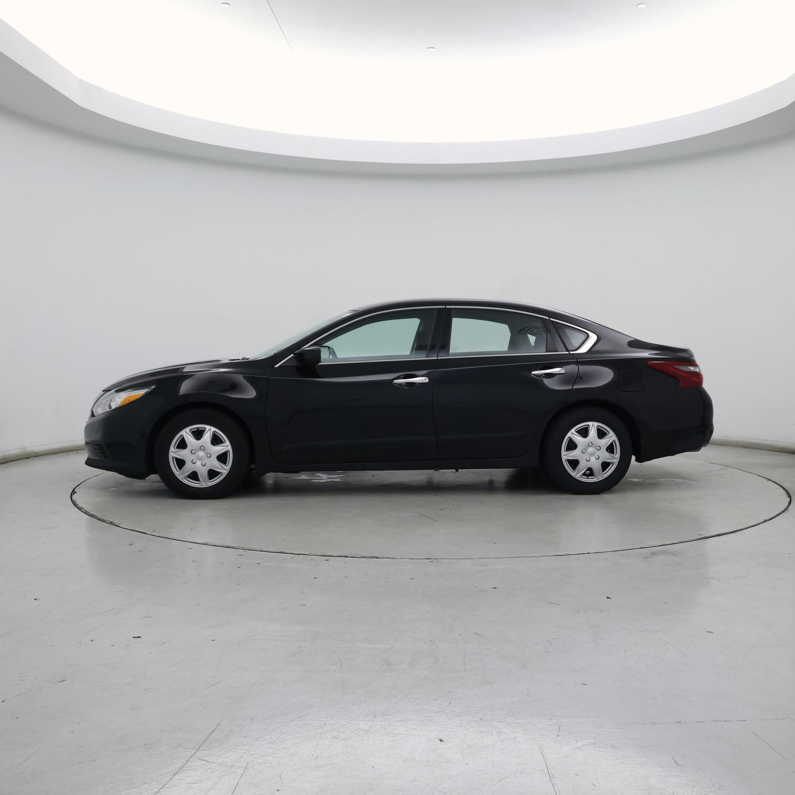 Thumbnail: 2018 Nissan Altima - 3