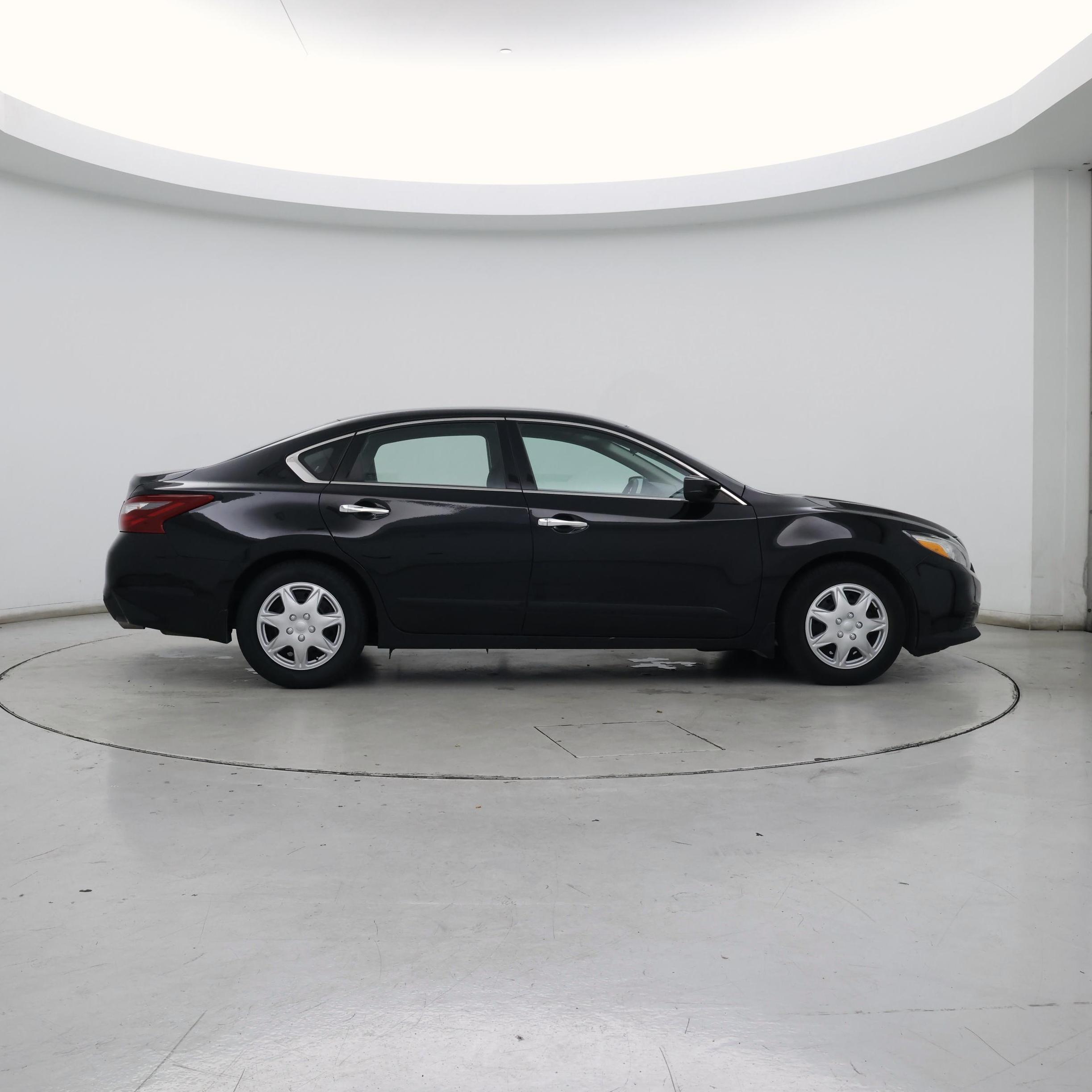 Thumbnail: 2018 Nissan Altima - 7