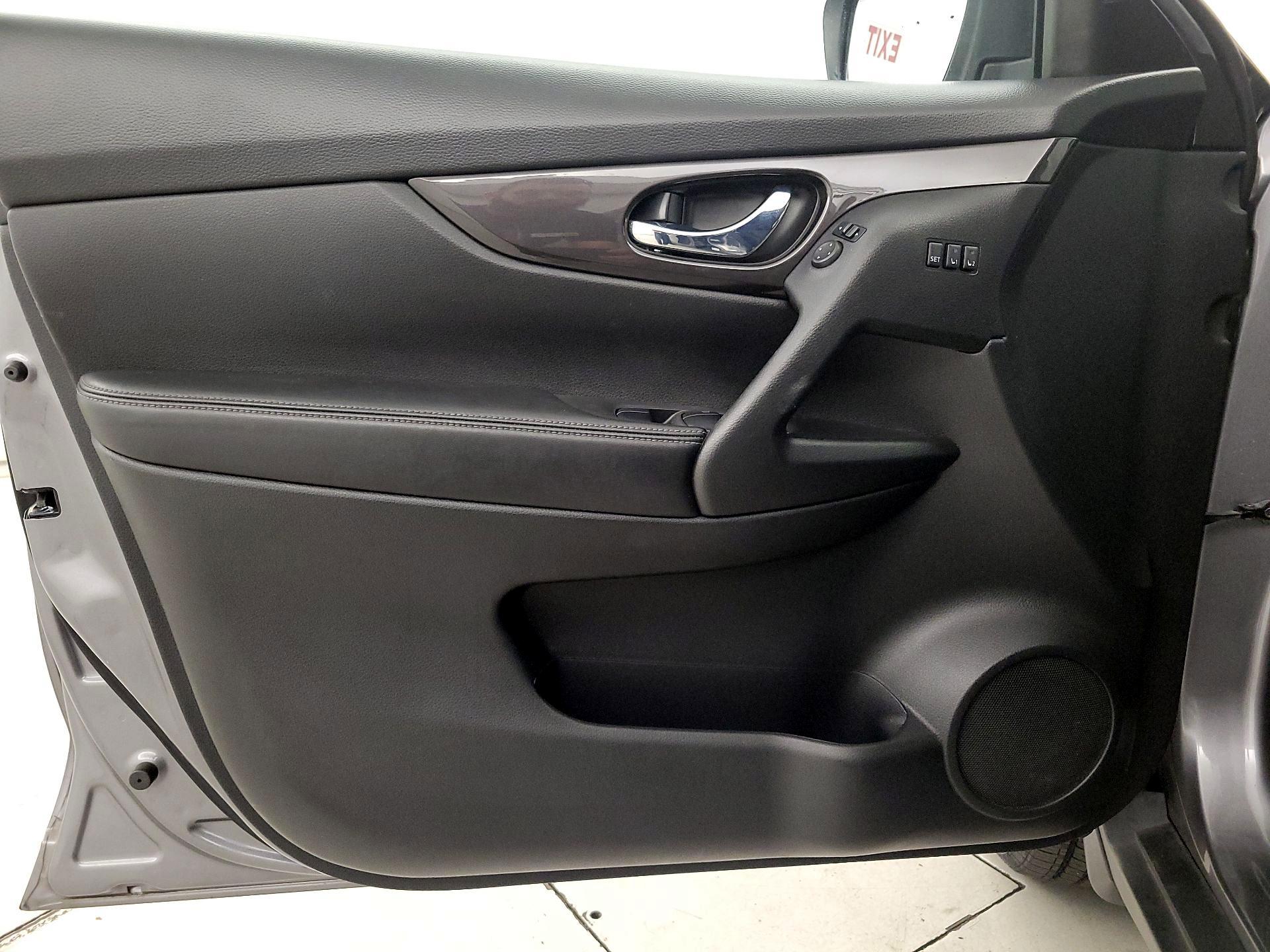 Thumbnail: 2019 Nissan Rogue - 12