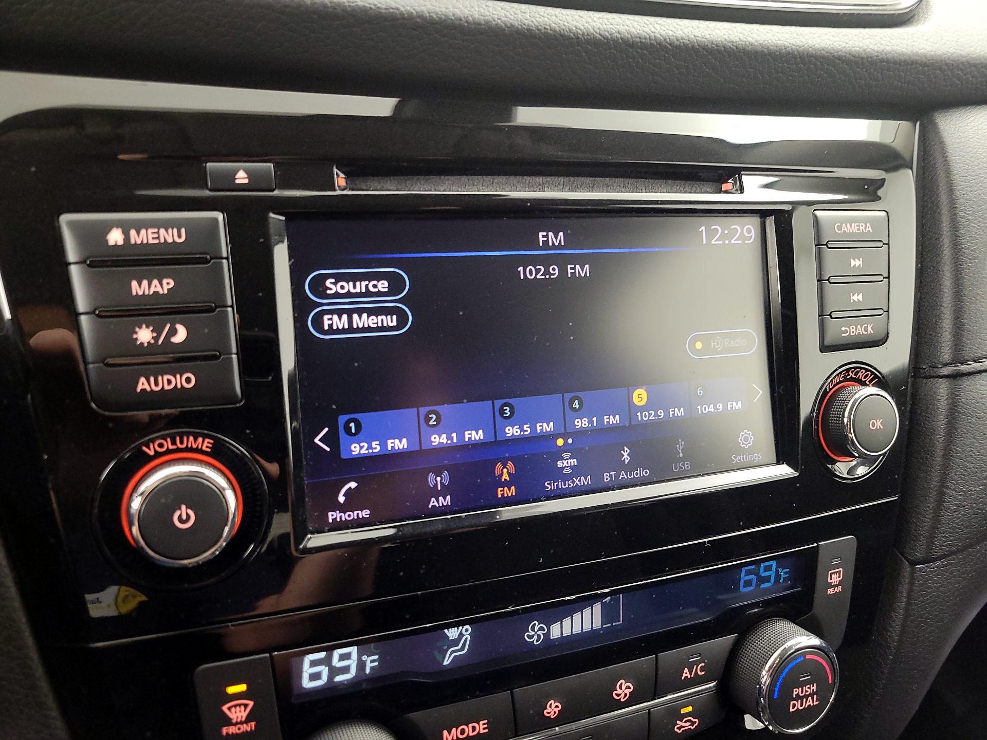 Thumbnail: 2019 Nissan Rogue - 16