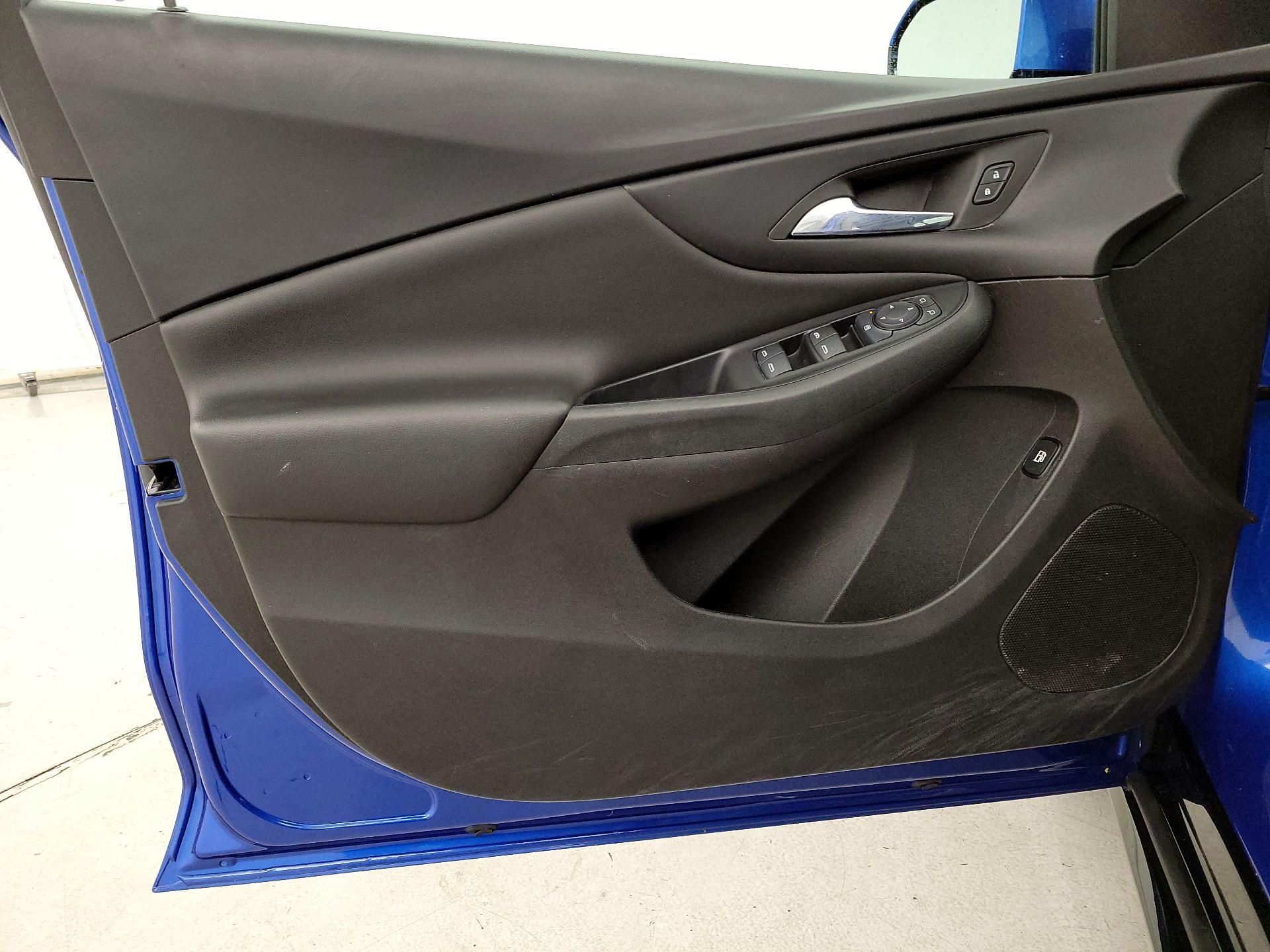Thumbnail: 2016 Chevrolet Volt - 12