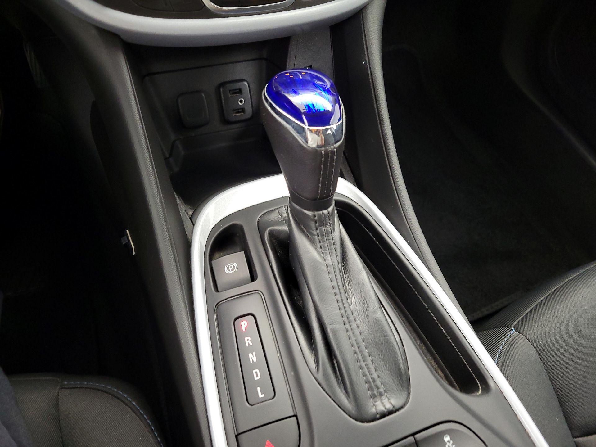 Thumbnail: 2016 Chevrolet Volt - 17