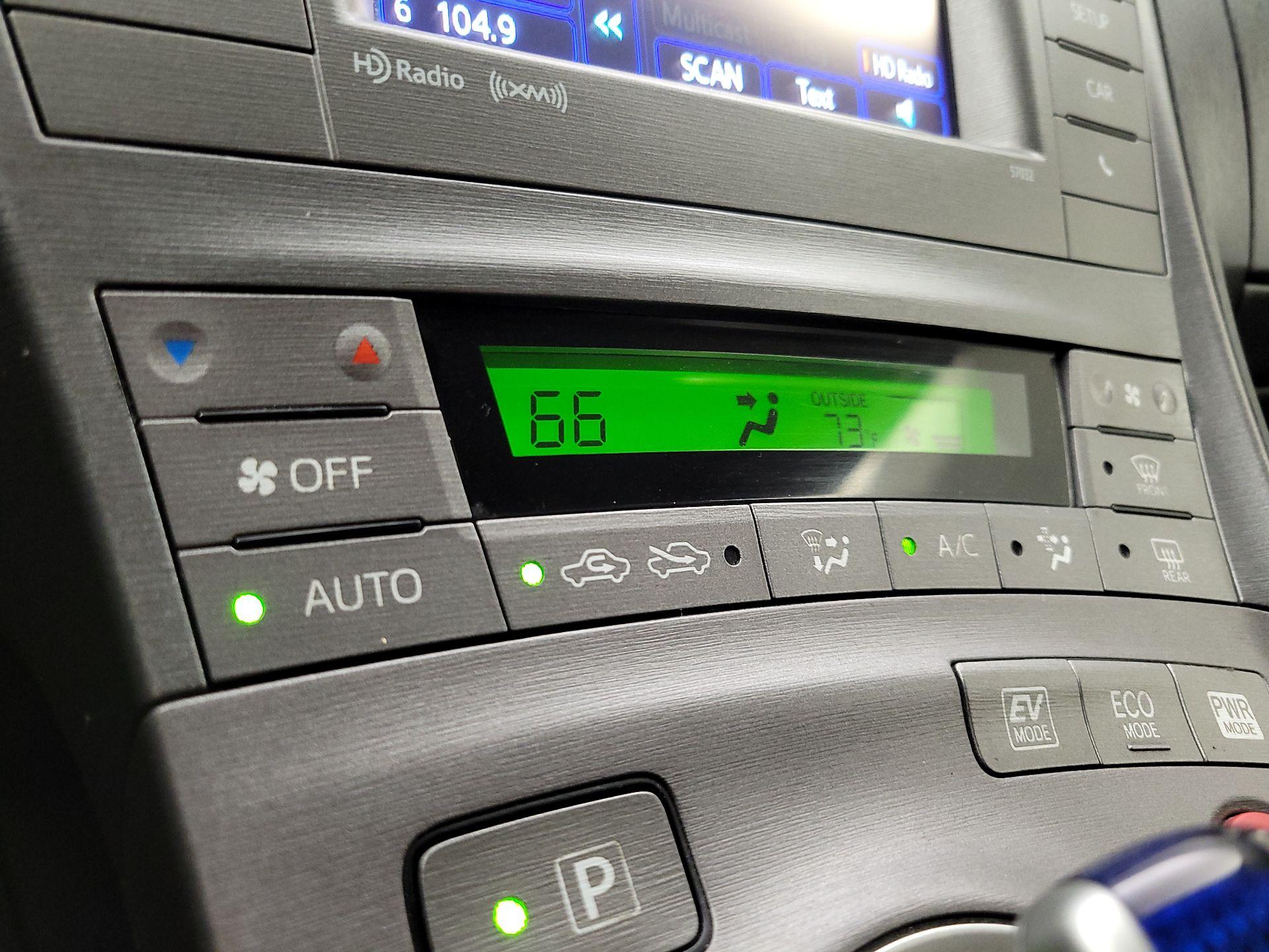 Thumbnail: 2015 Toyota Prius - 16