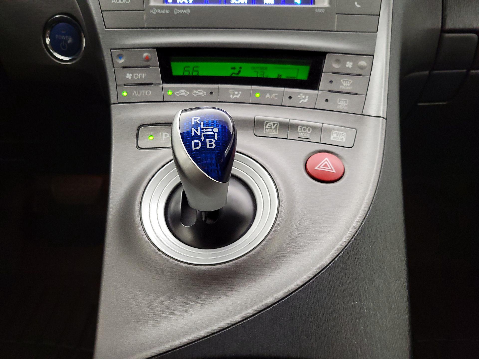 Thumbnail: 2015 Toyota Prius - 17
