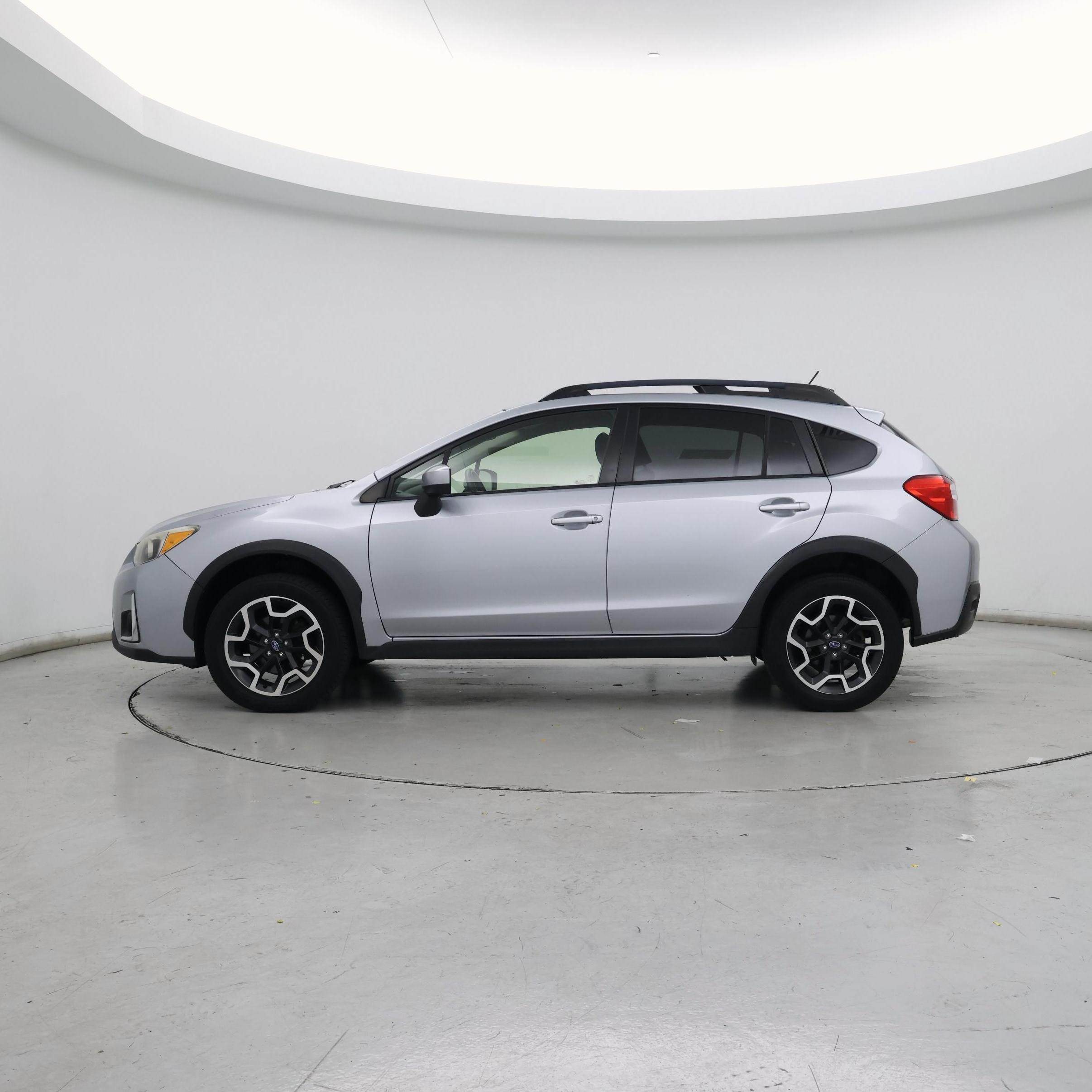 Thumbnail: 2017 Subaru Crosstrek - 3