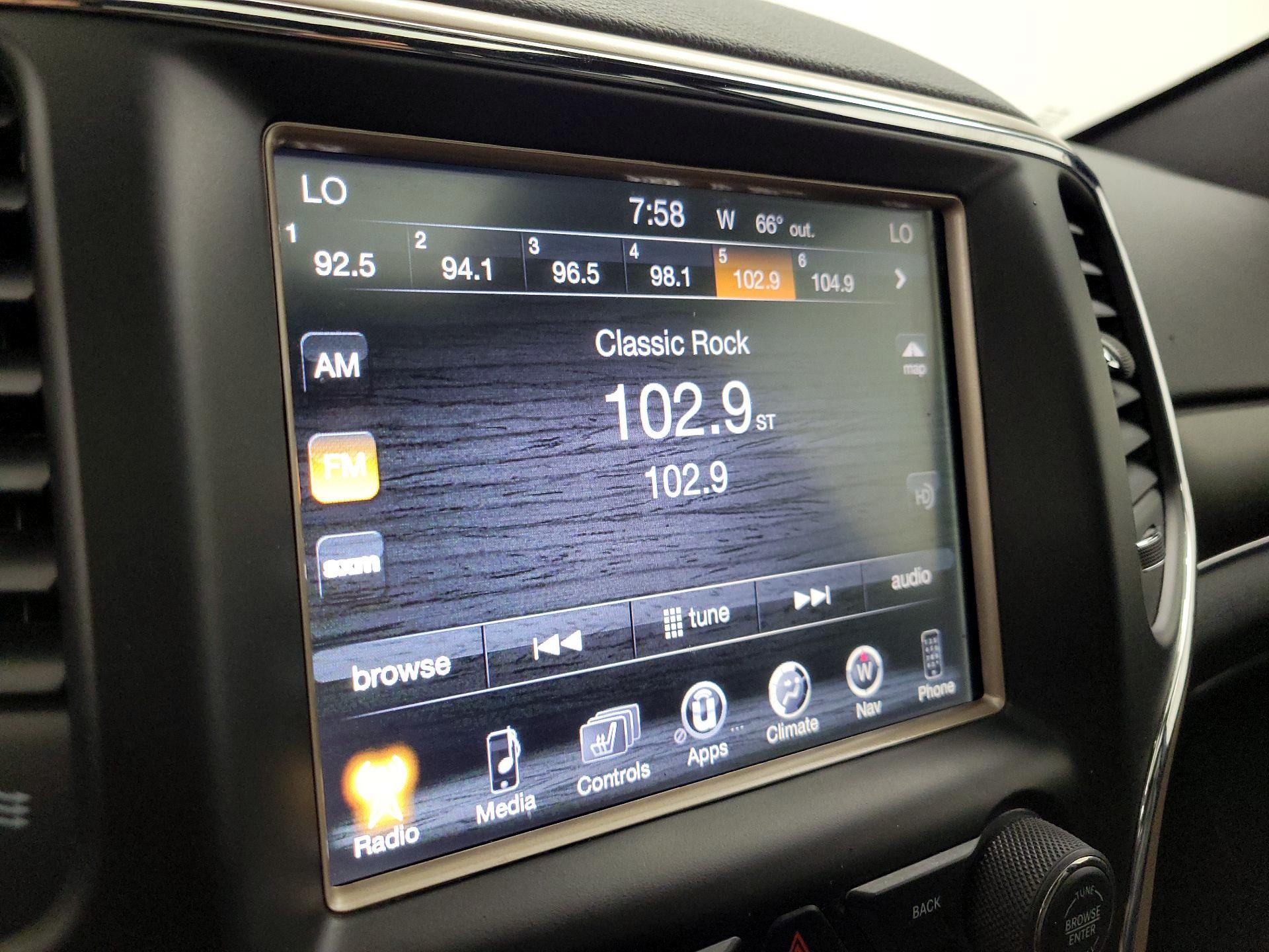 Thumbnail: 2017 Jeep Grand Cherokee - 16
