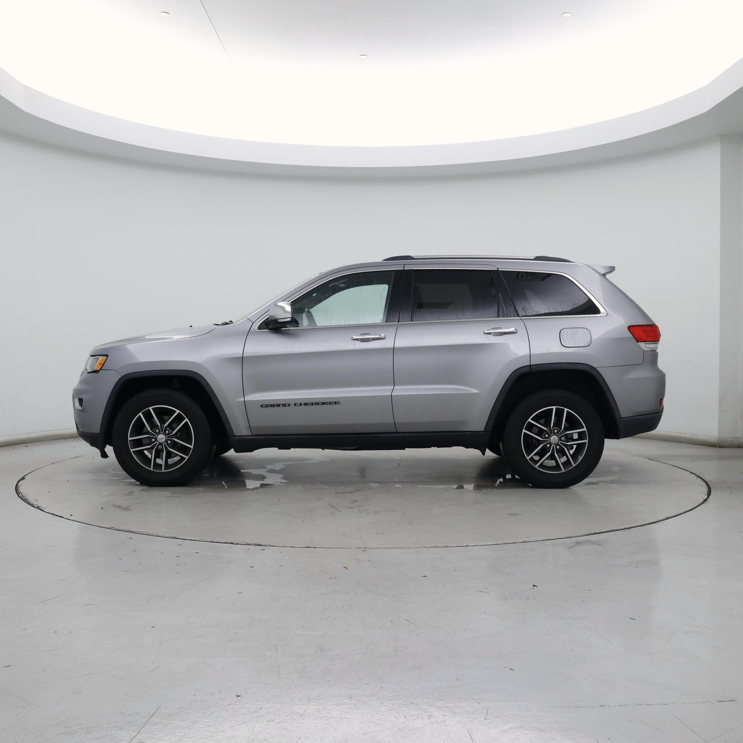 Thumbnail: 2017 Jeep Grand Cherokee - 3