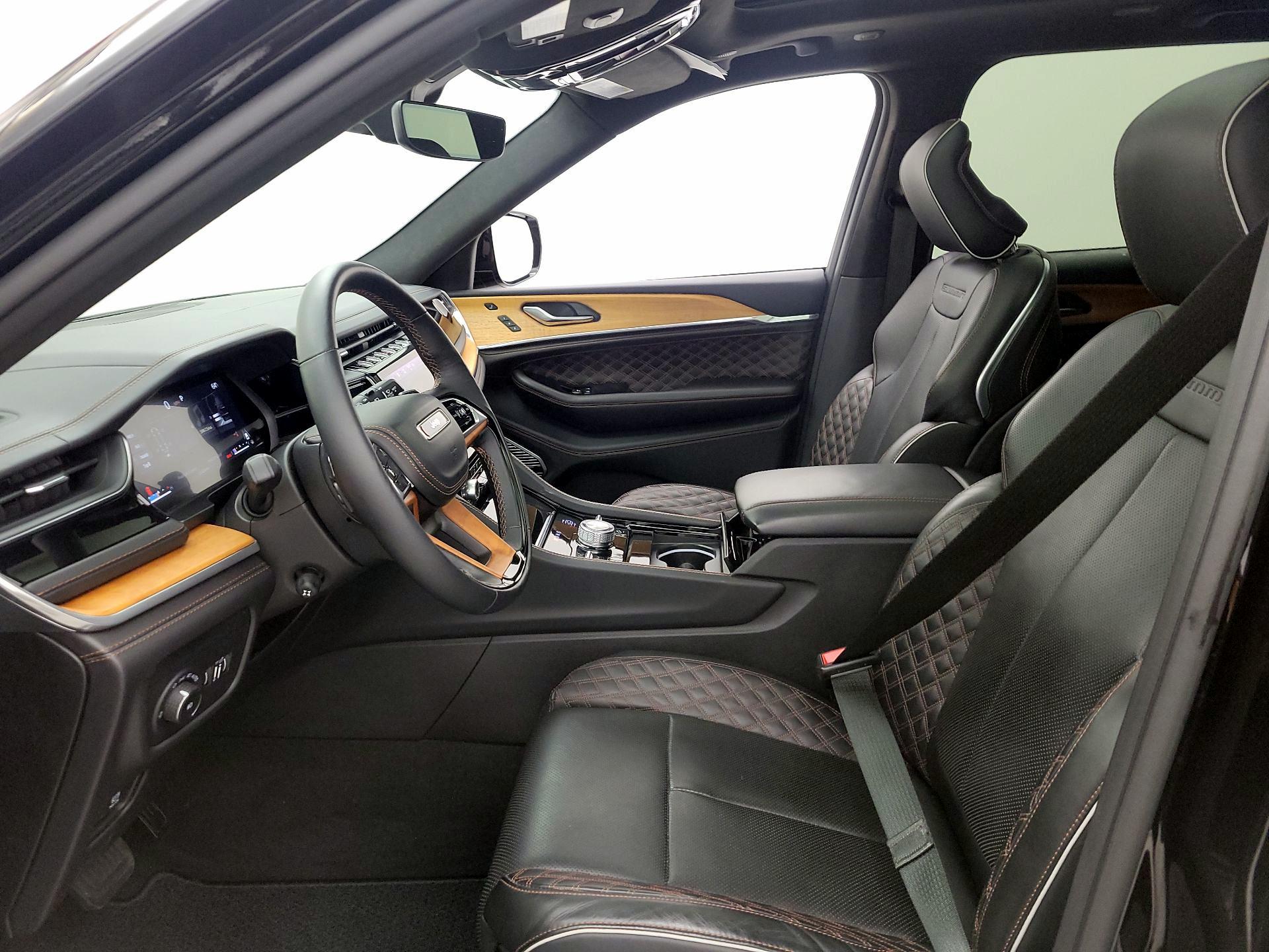 Thumbnail: 2022 Jeep Grand Cherokee - 11