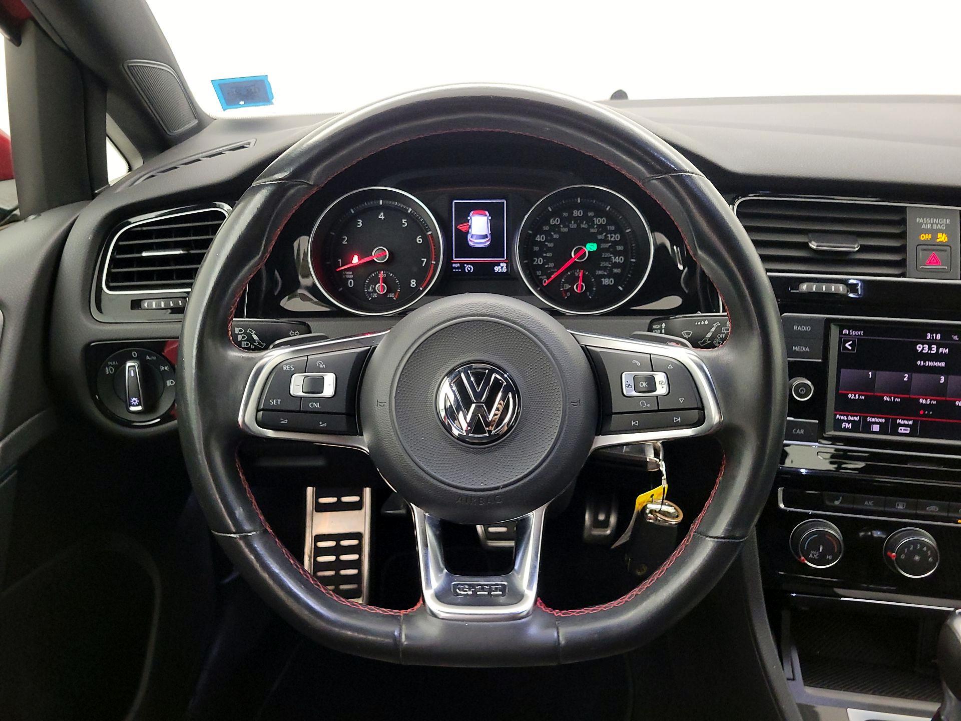 Thumbnail: 2018 Volkswagen Golf - 10