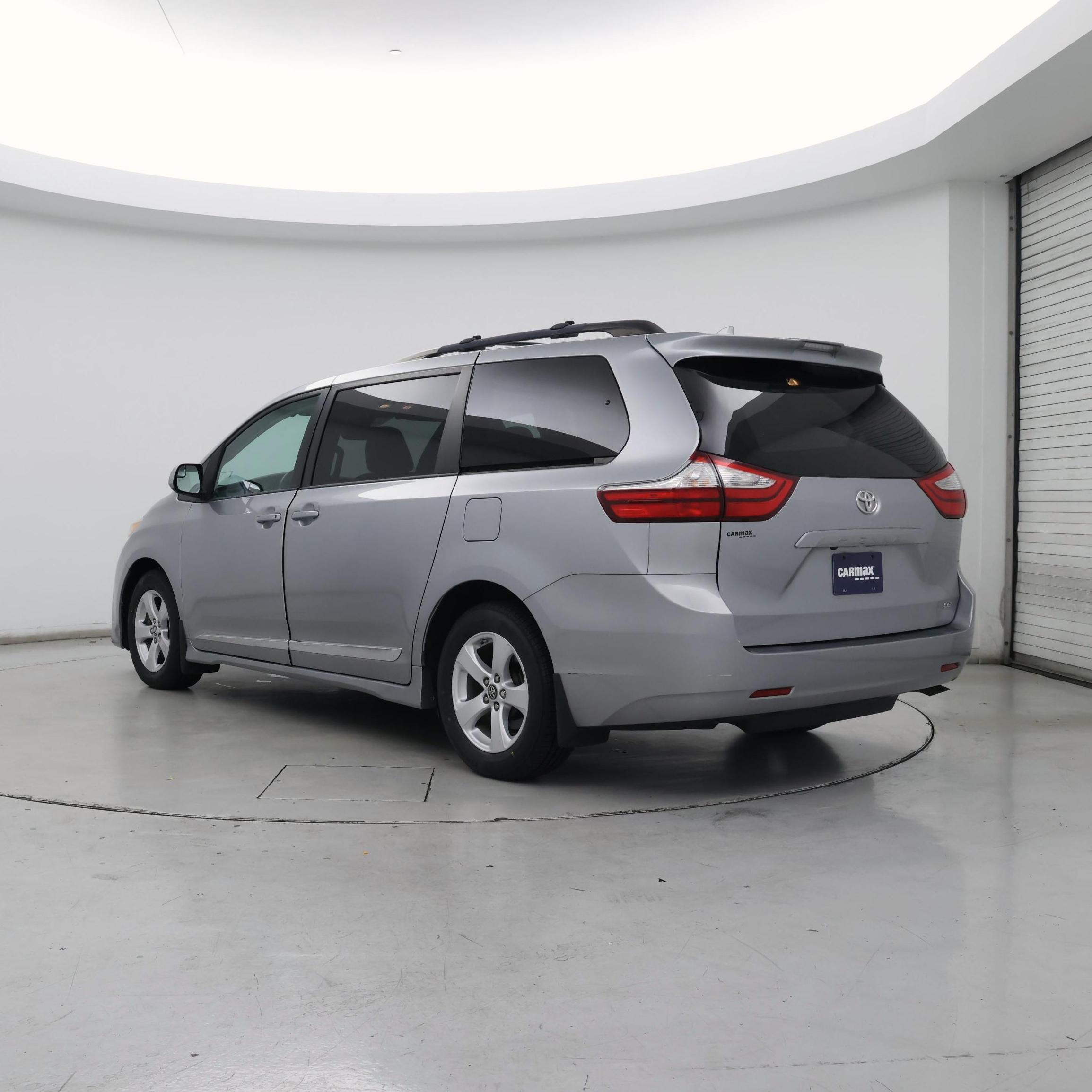 Thumbnail: 2018 Toyota Sienna - 2
