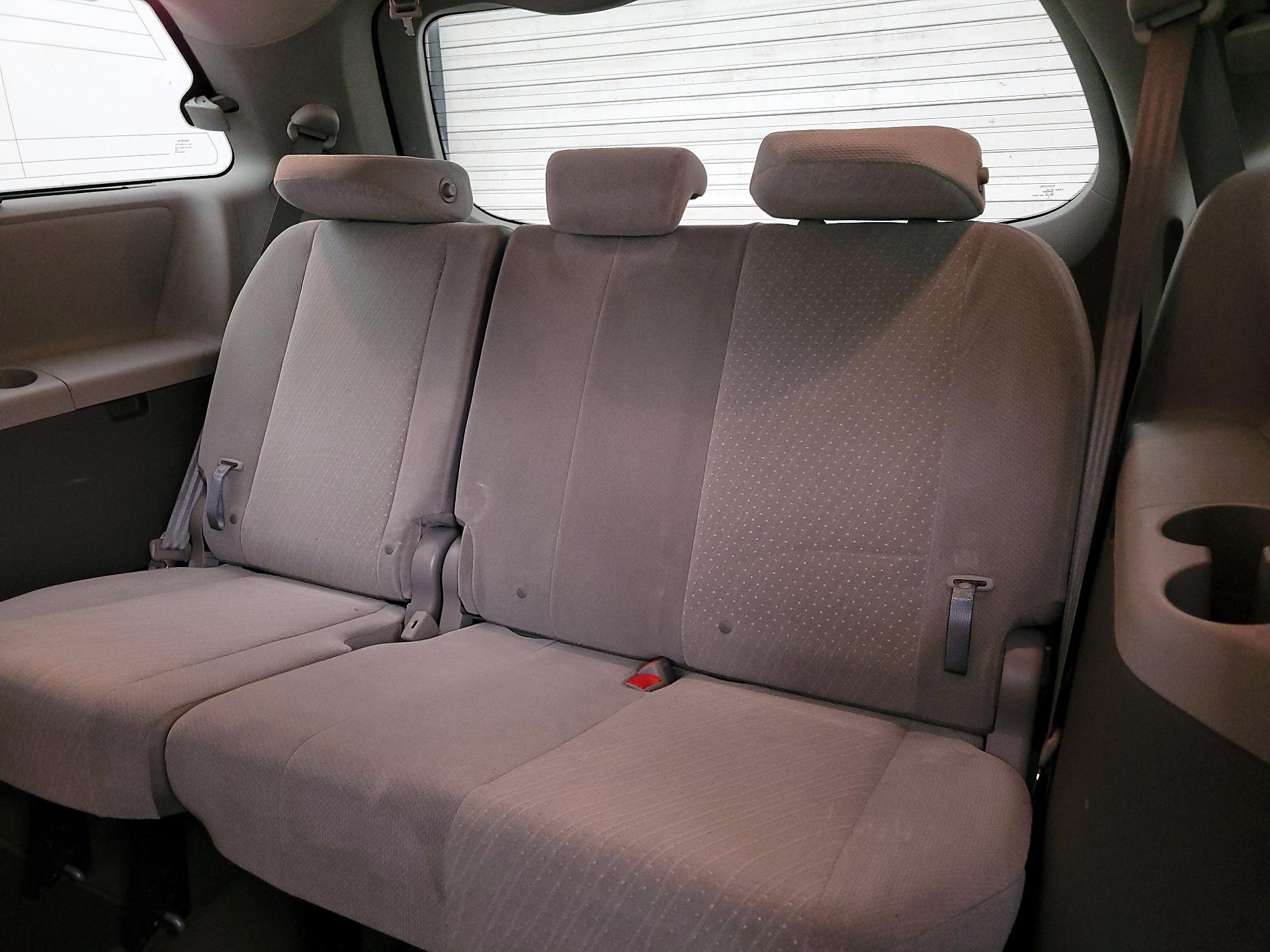 Thumbnail: 2018 Toyota Sienna - 20