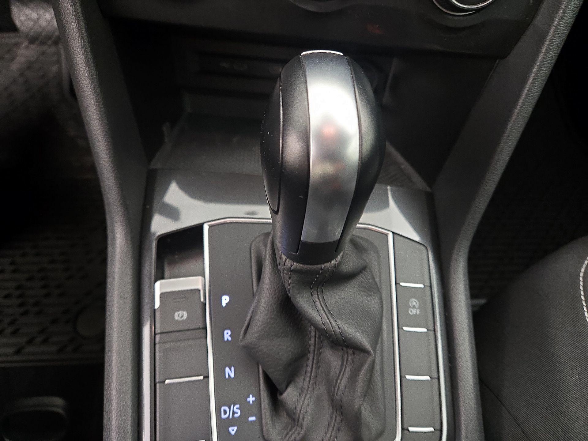 Thumbnail: 2021 Volkswagen Tiguan - 17