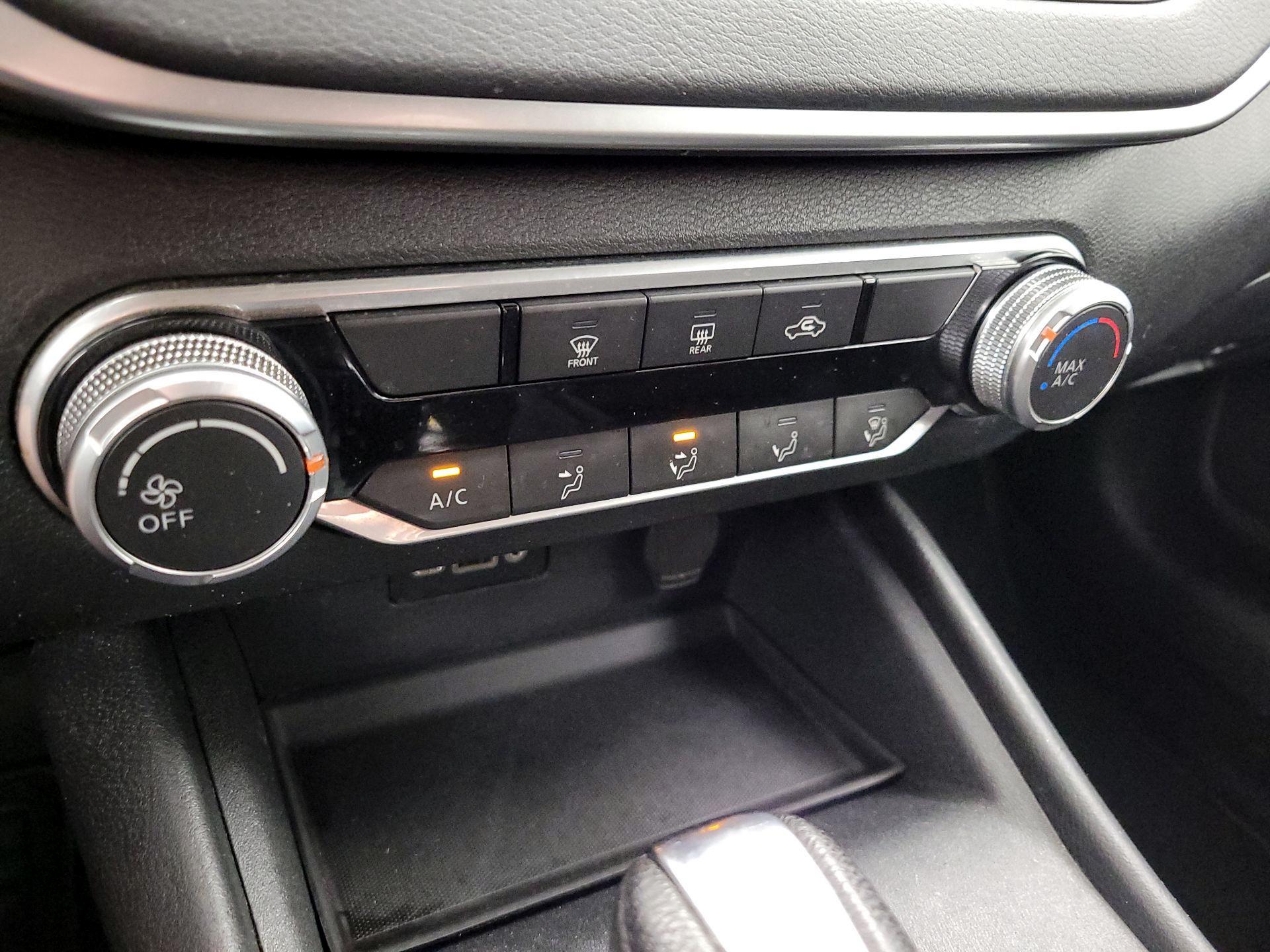 Thumbnail: 2019 Nissan Altima - 16