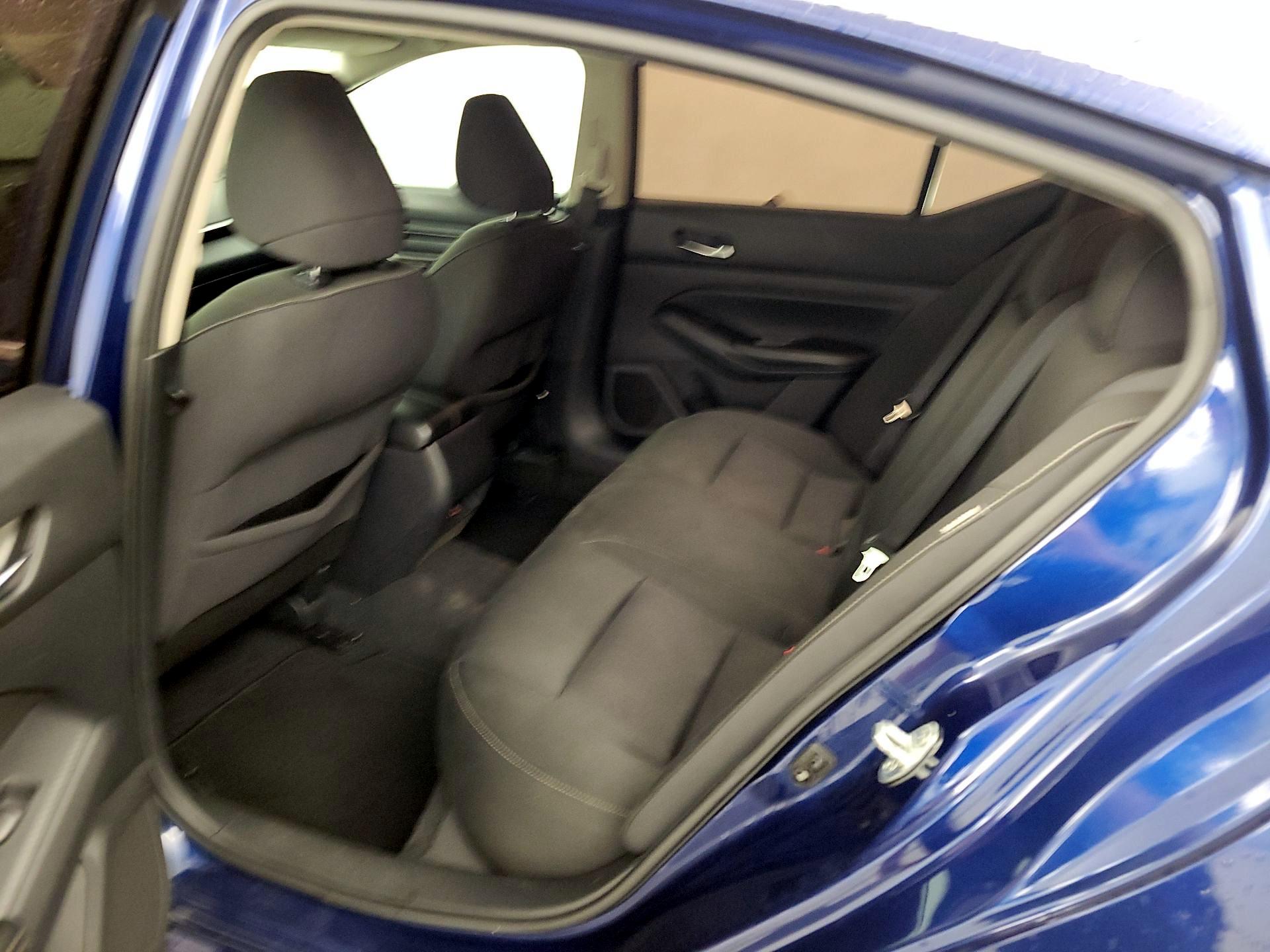 Thumbnail: 2019 Nissan Altima - 19