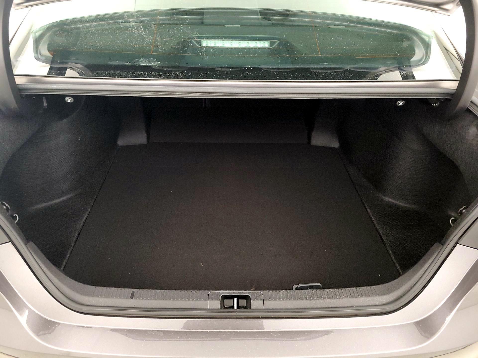 Thumbnail: 2019 Toyota Camry - 20