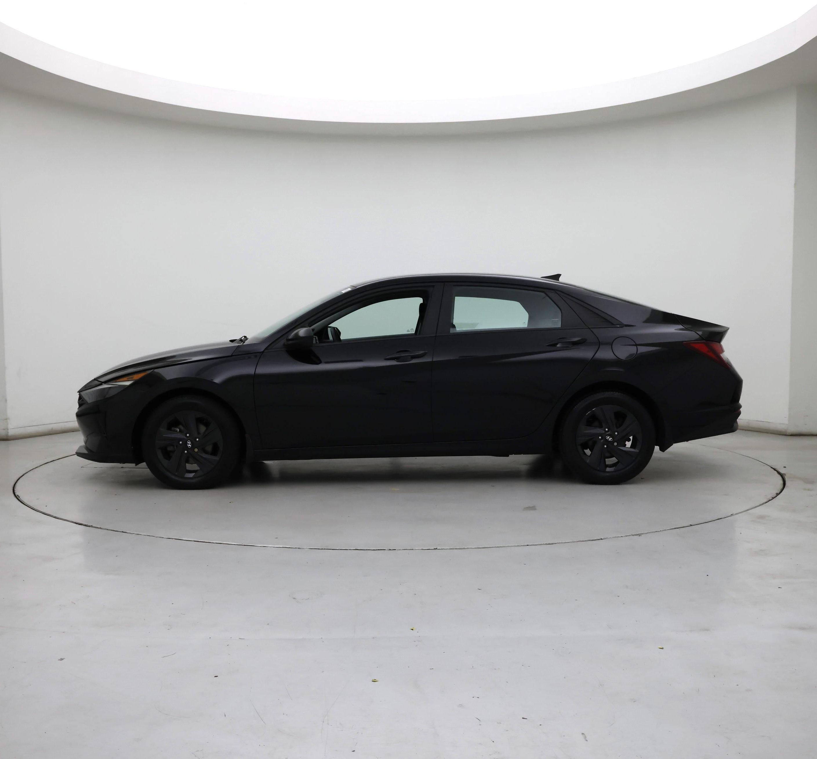 Thumbnail: 2022 Hyundai Elantra - 3