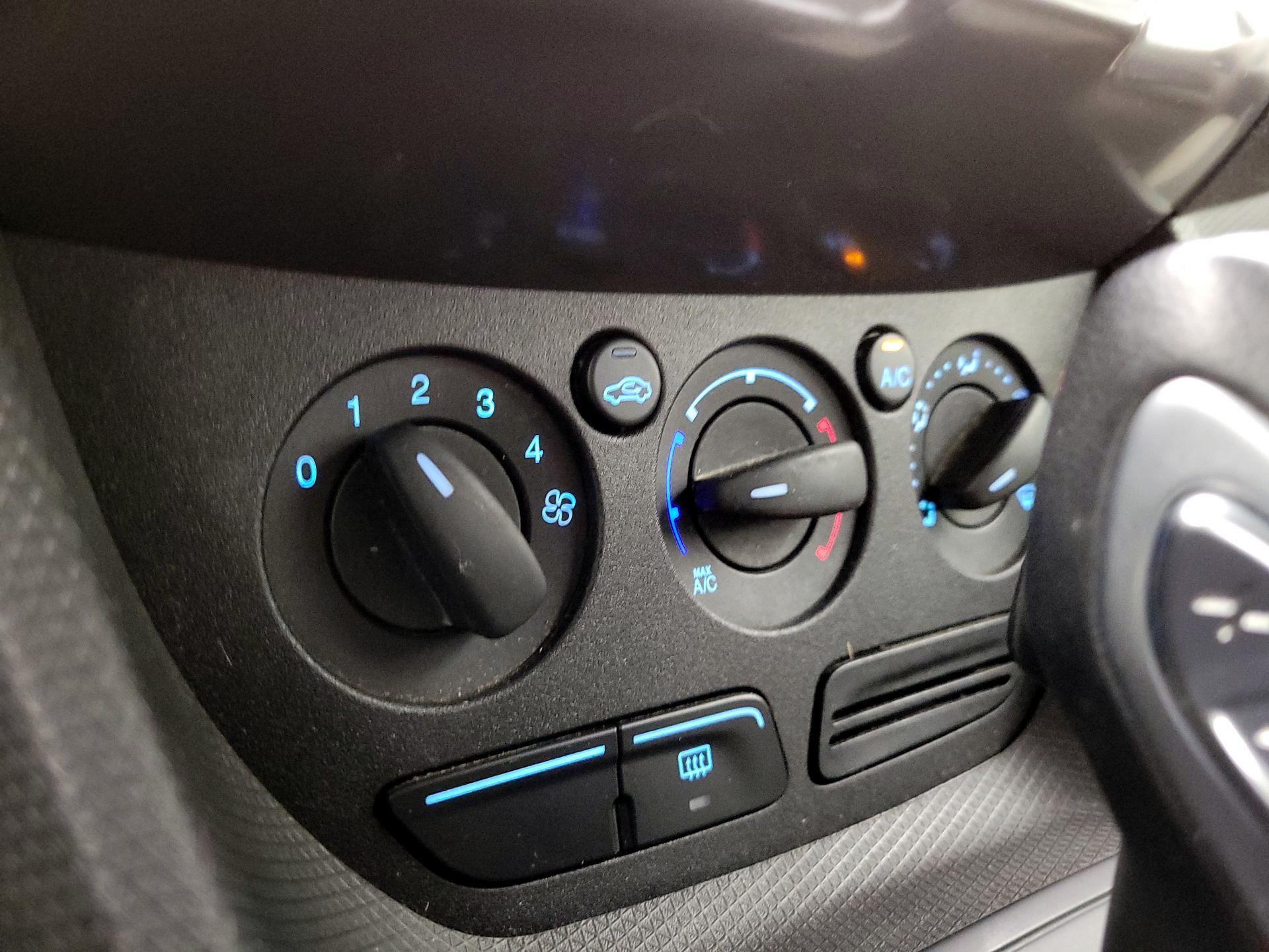 Thumbnail: 2014 Ford Transit Series - 16