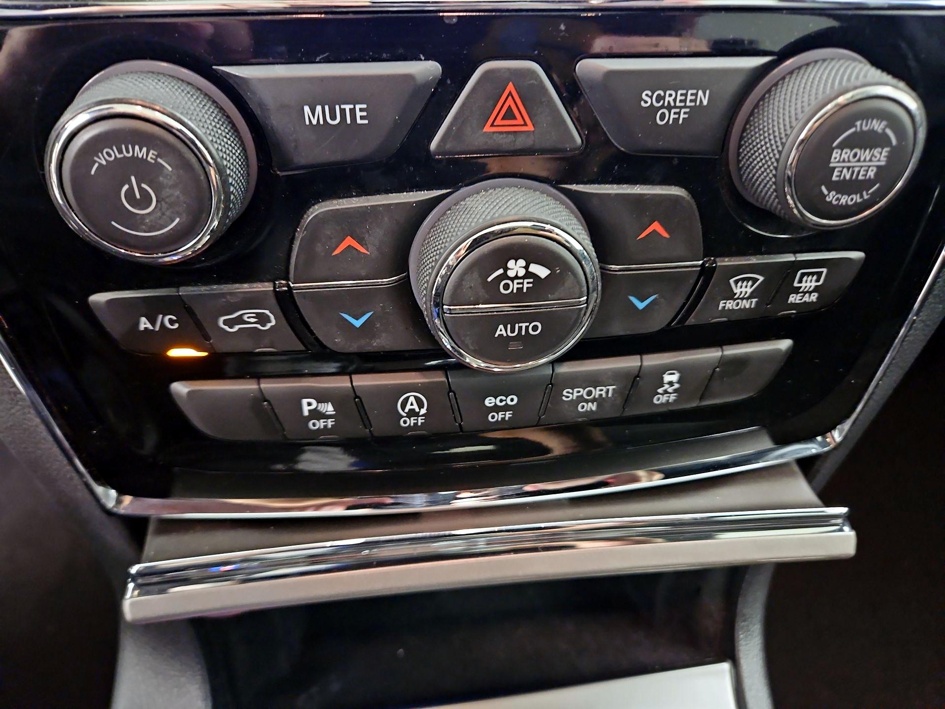 Thumbnail: 2020 Jeep Grand Cherokee - 17