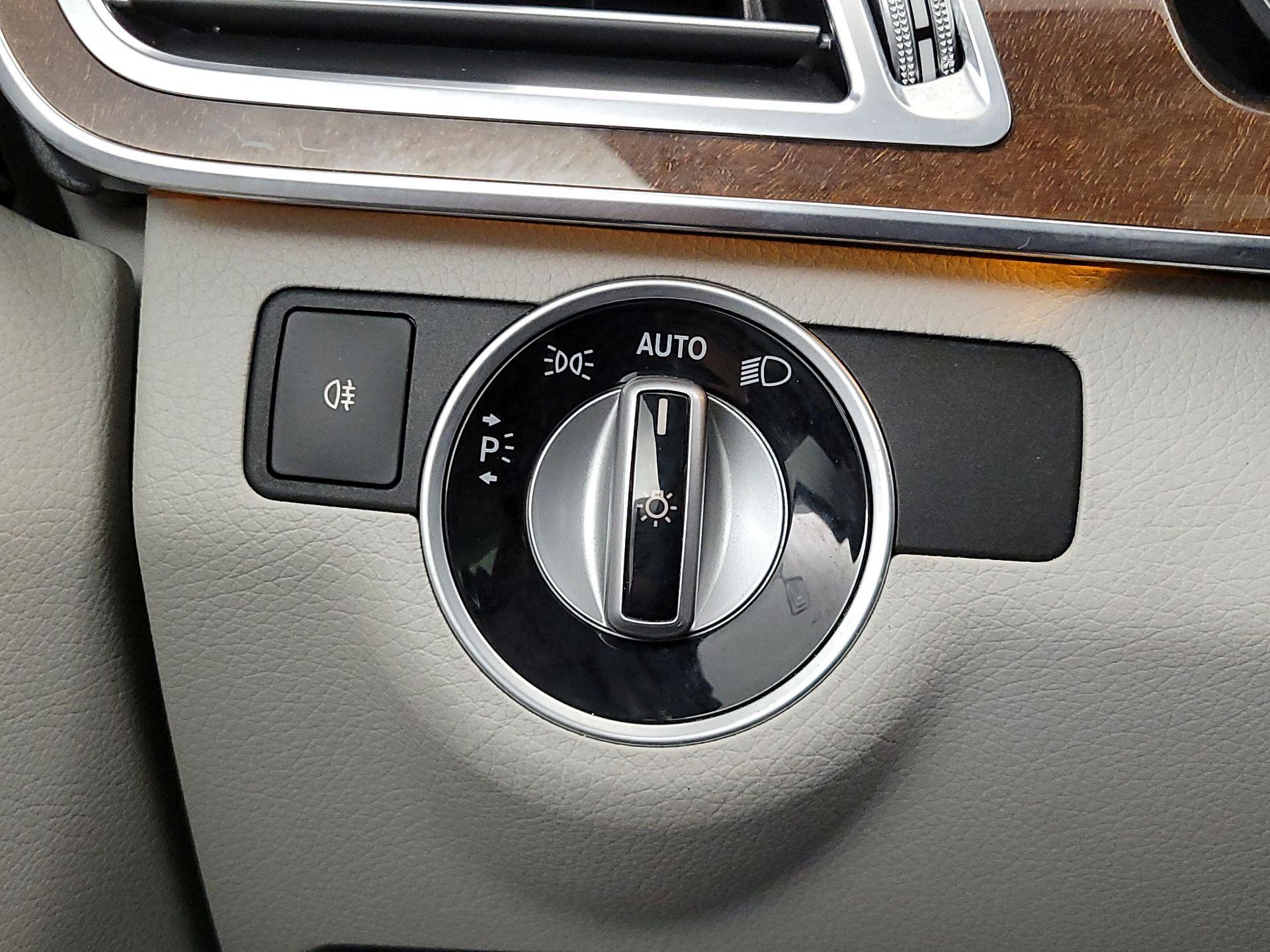 Thumbnail: 2016 Mercedes-Benz E-Class - 13