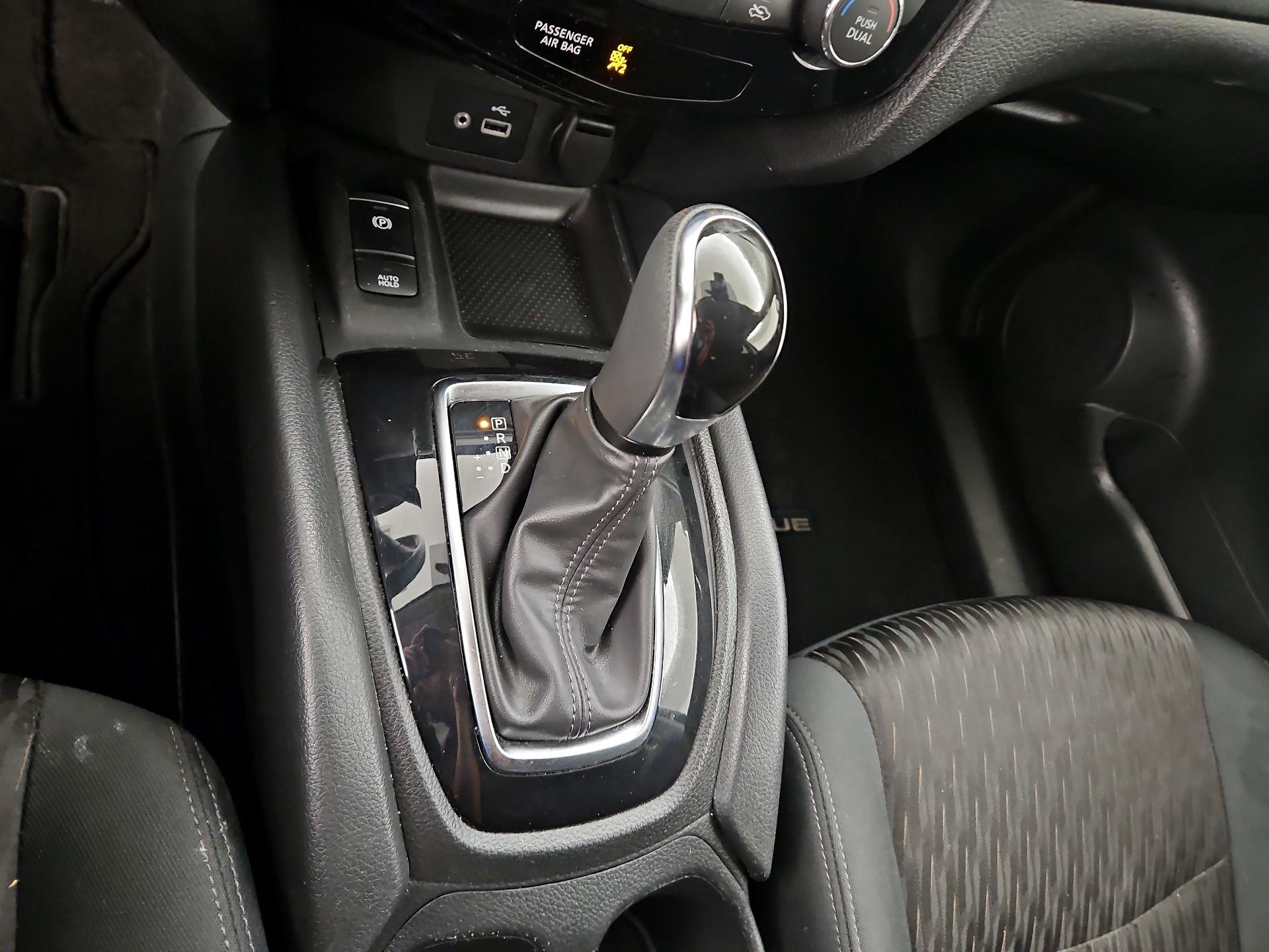 Thumbnail: 2020 Nissan Rogue - 18