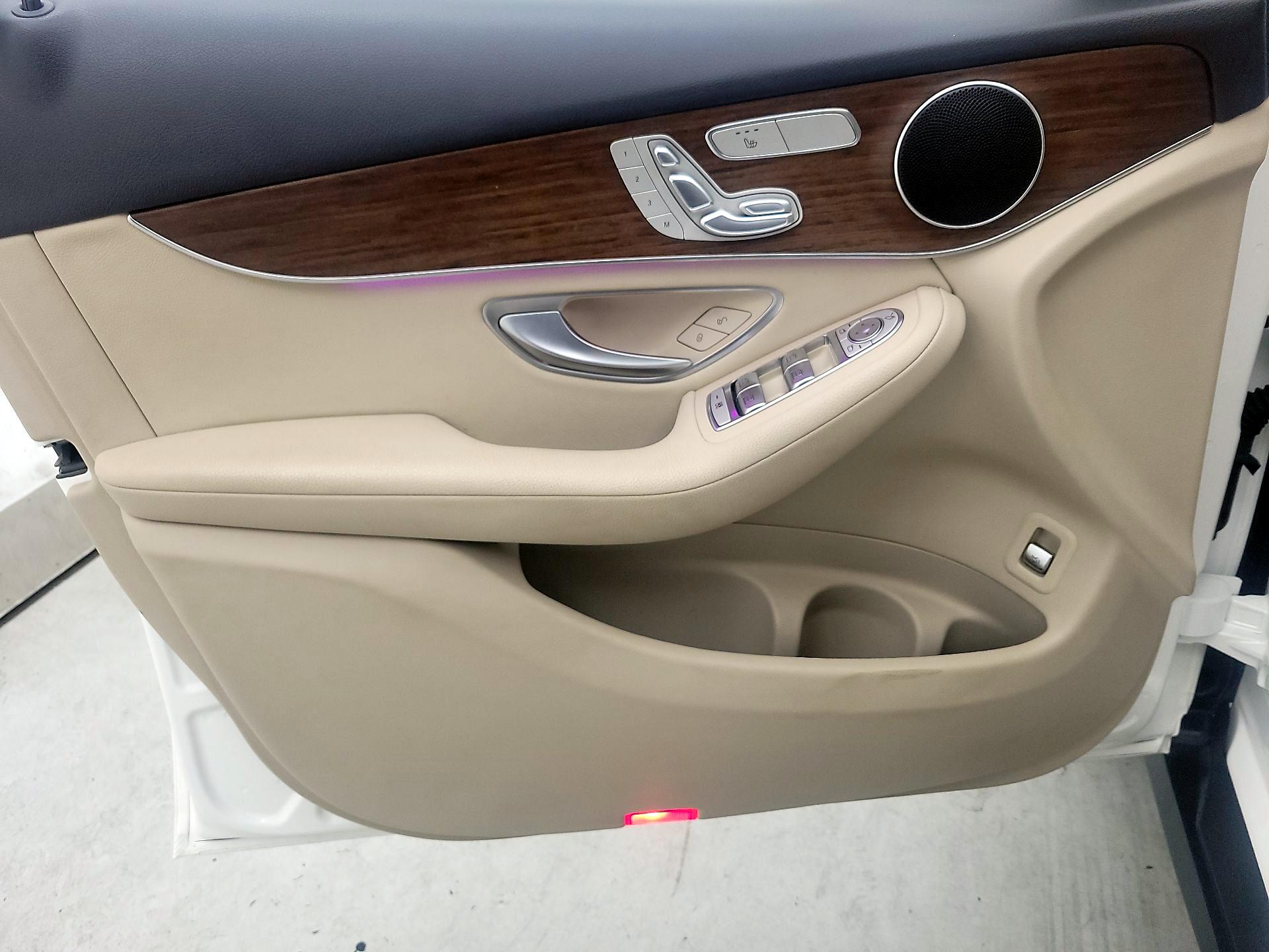 Thumbnail: 2022 Mercedes-Benz GLC - 12