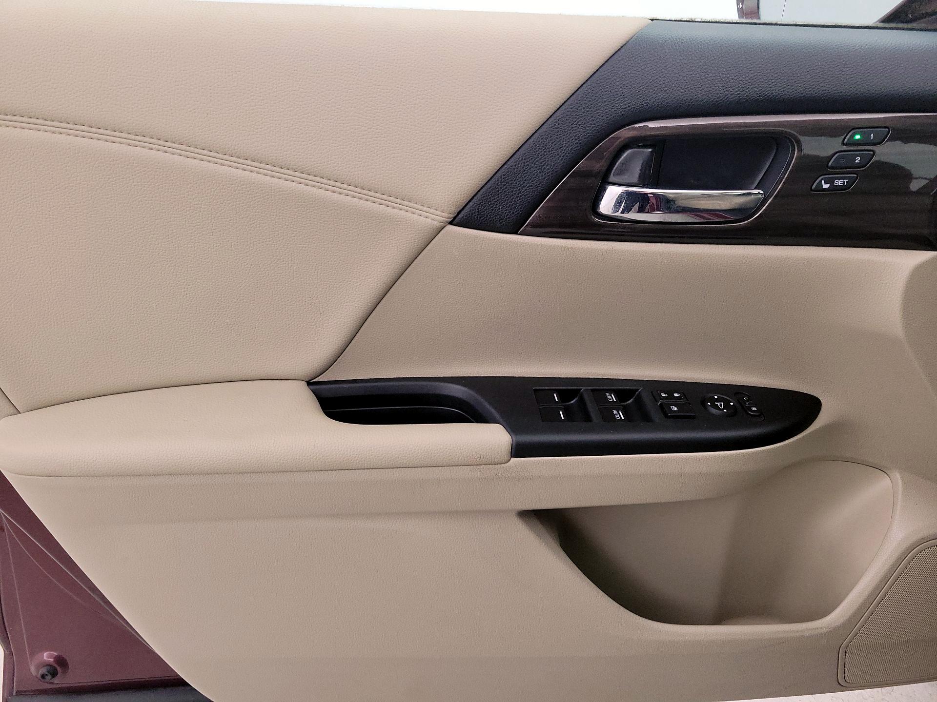 Thumbnail: 2016 Honda Accord - 12