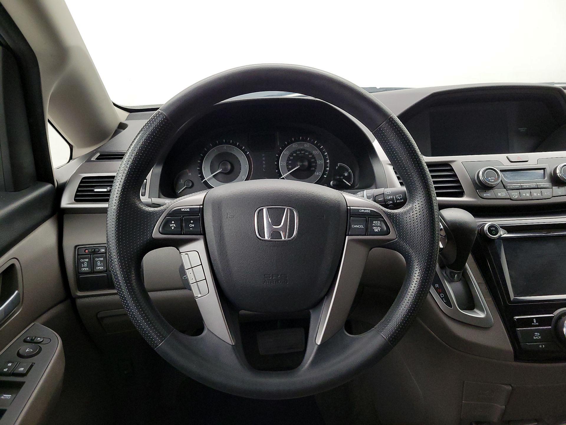 Thumbnail: 2015 Honda Odyssey - 10