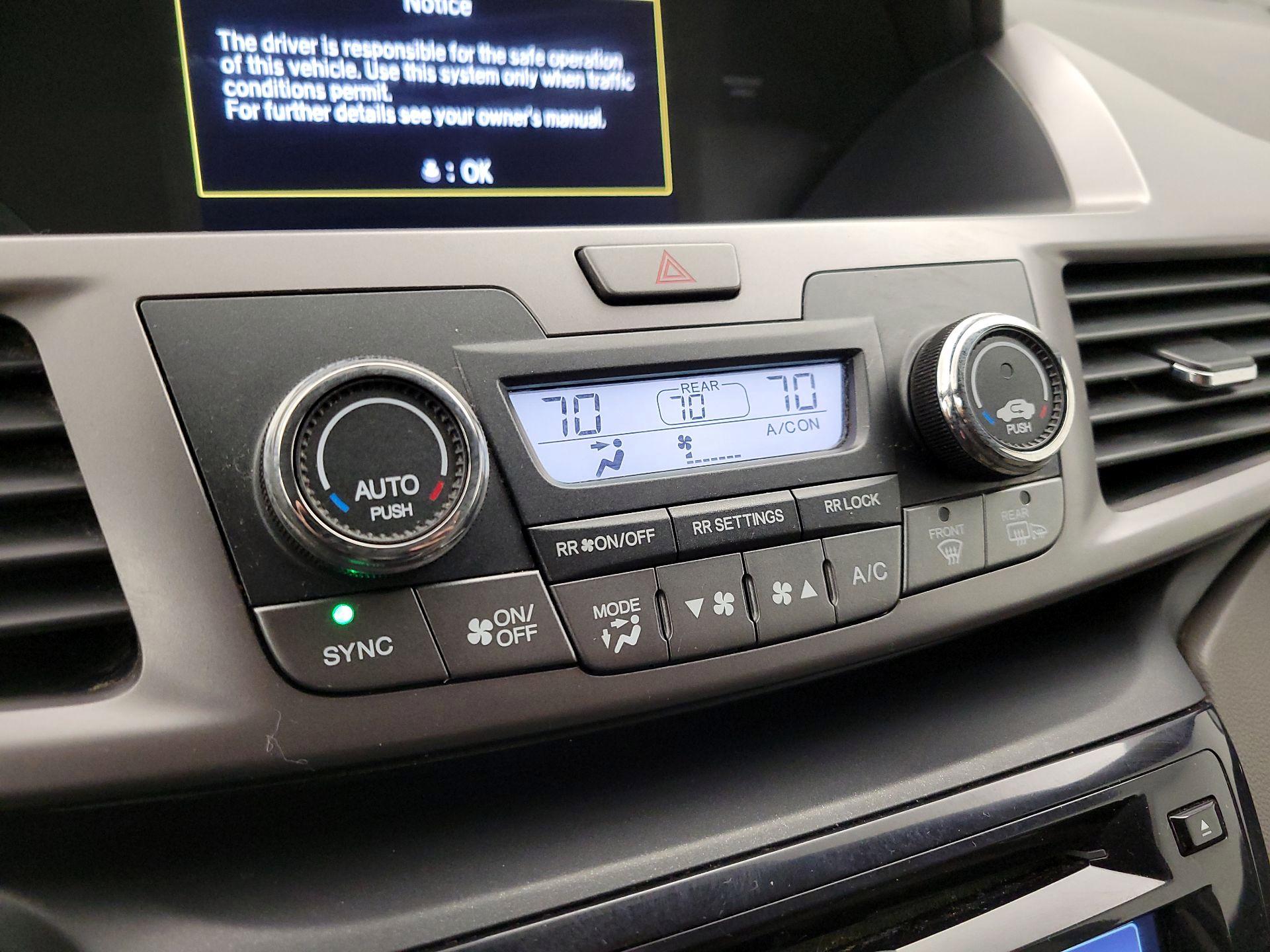 Thumbnail: 2015 Honda Odyssey - 16