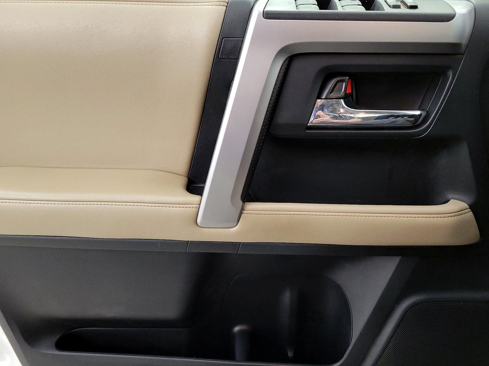 Thumbnail: 2015 Toyota 4Runner - 12