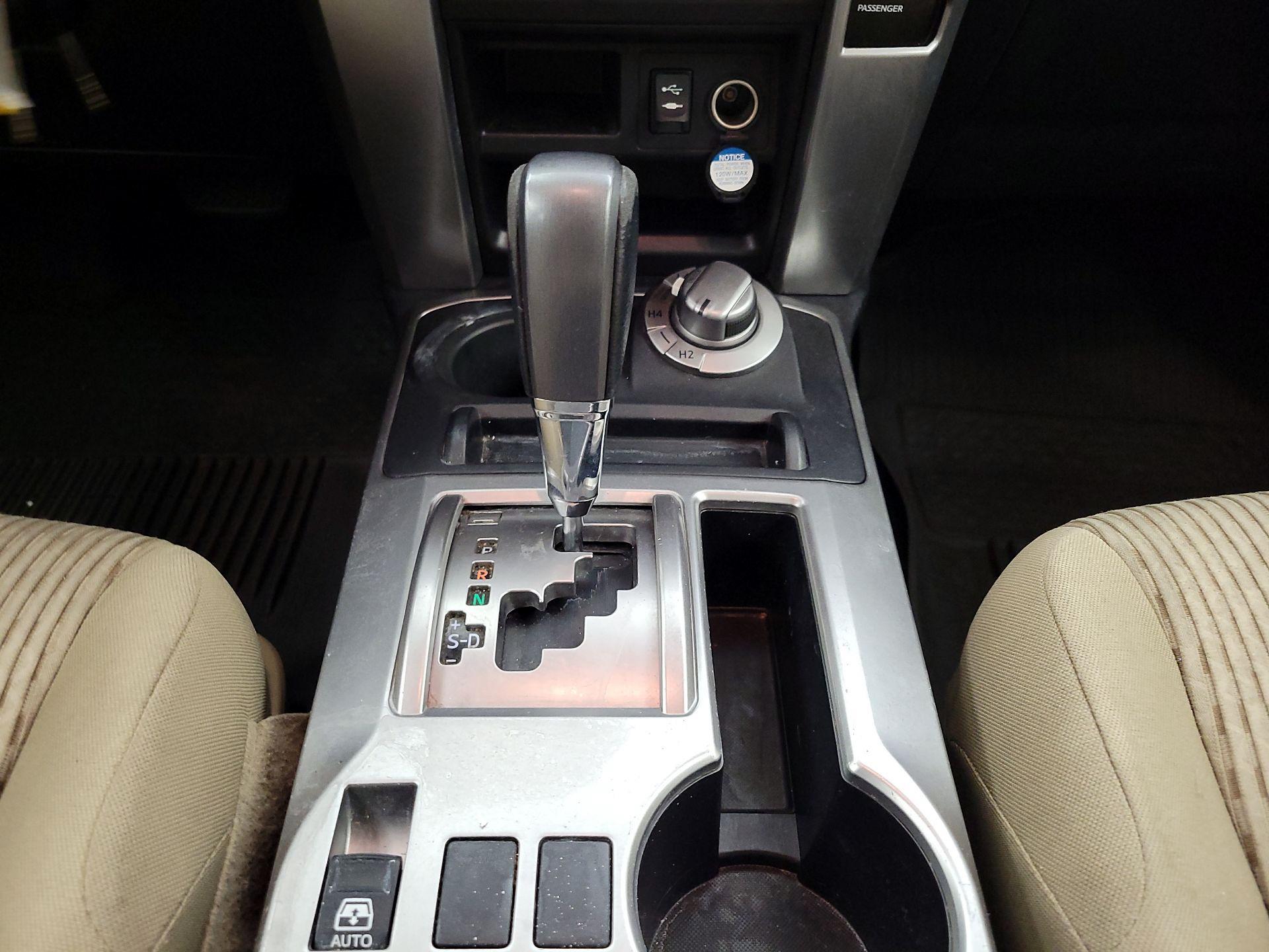 Thumbnail: 2015 Toyota 4Runner - 18