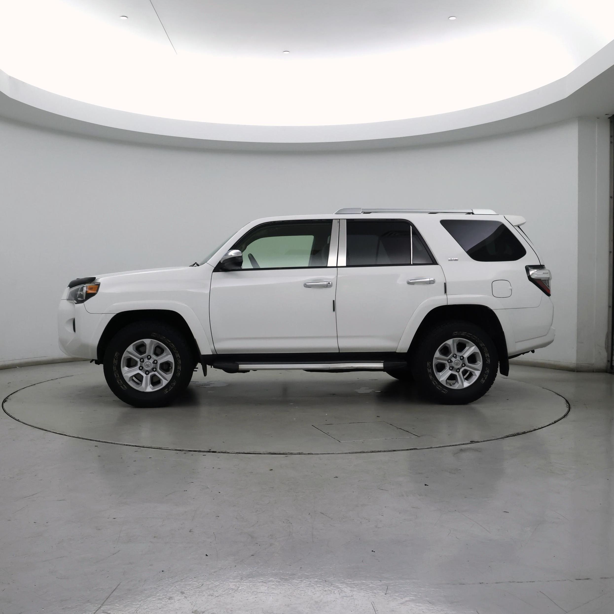 Thumbnail: 2015 Toyota 4Runner - 3