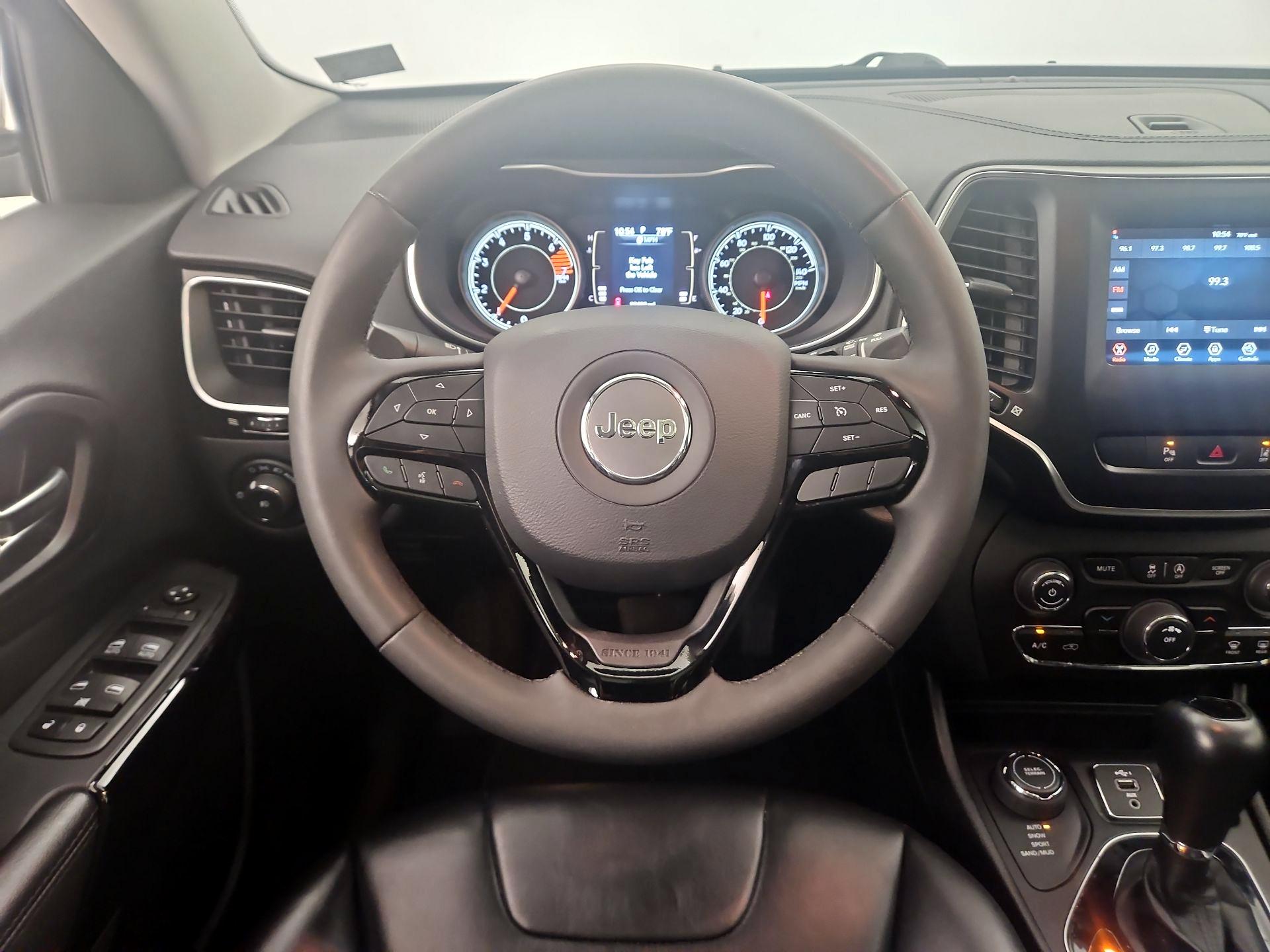Thumbnail: 2021 Jeep Cherokee - 10