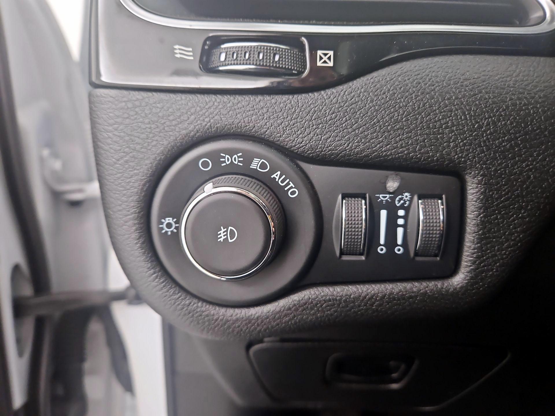 Thumbnail: 2021 Jeep Cherokee - 13