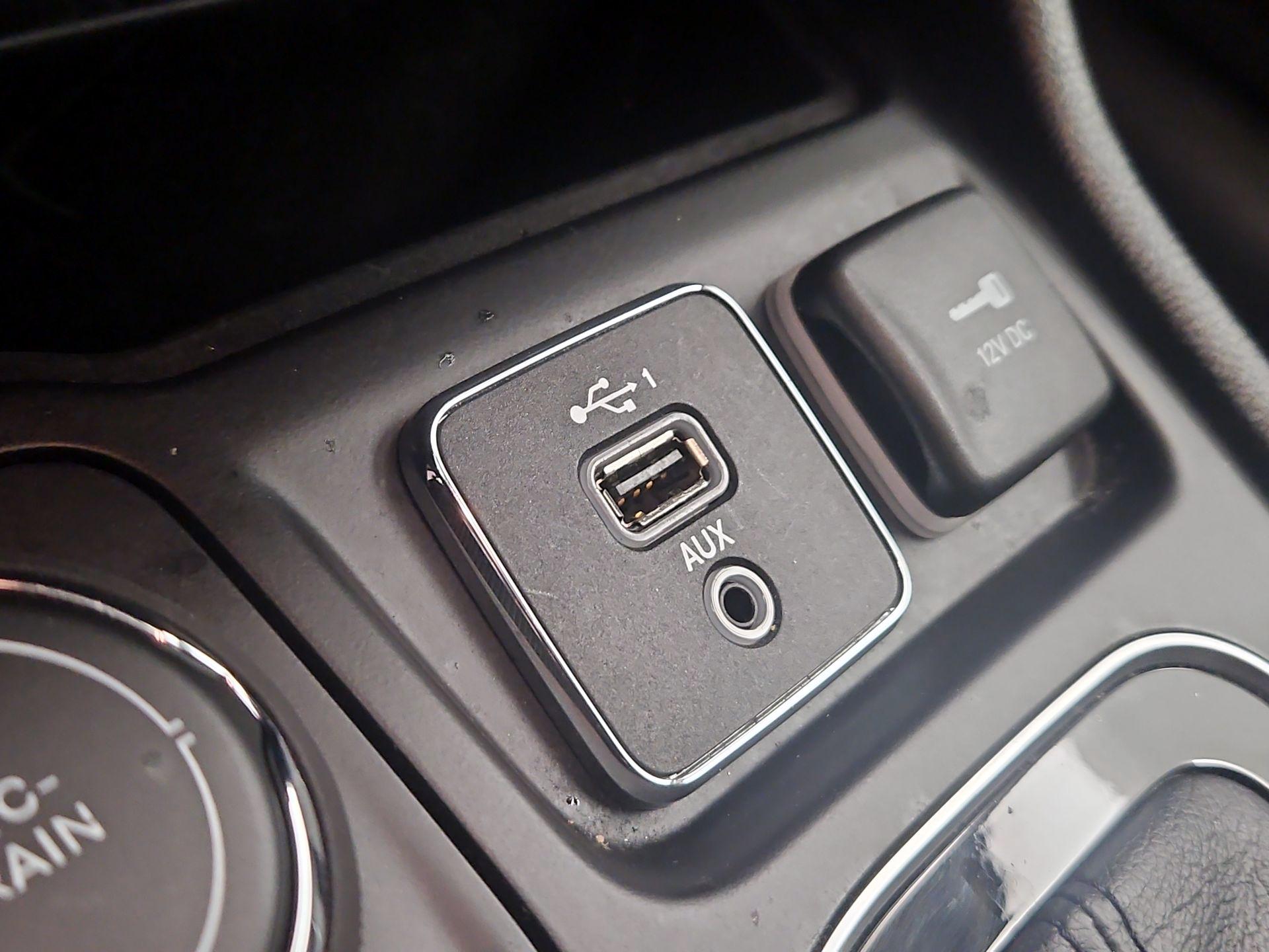Thumbnail: 2021 Jeep Cherokee - 18