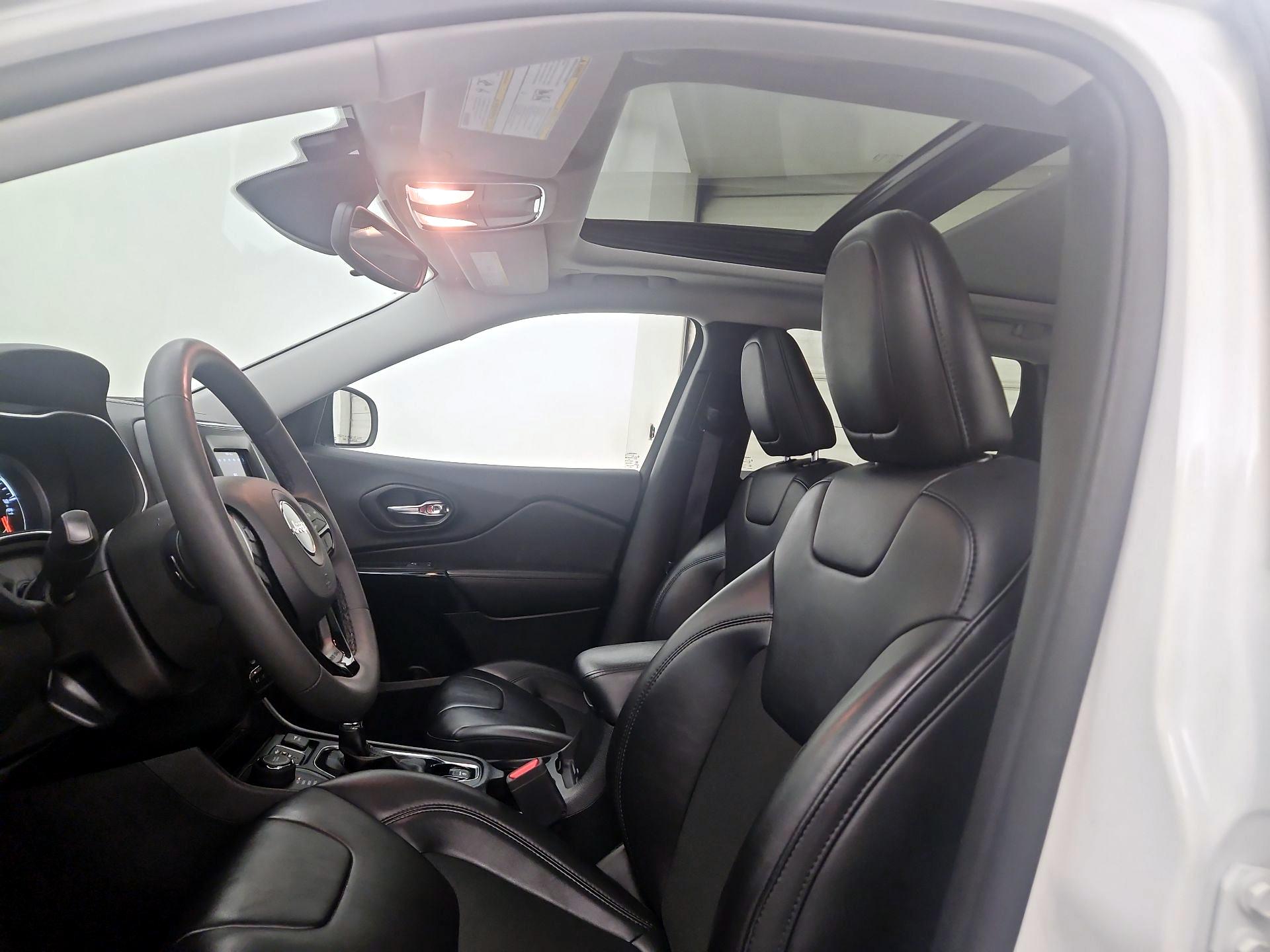 Thumbnail: 2021 Jeep Cherokee - 19