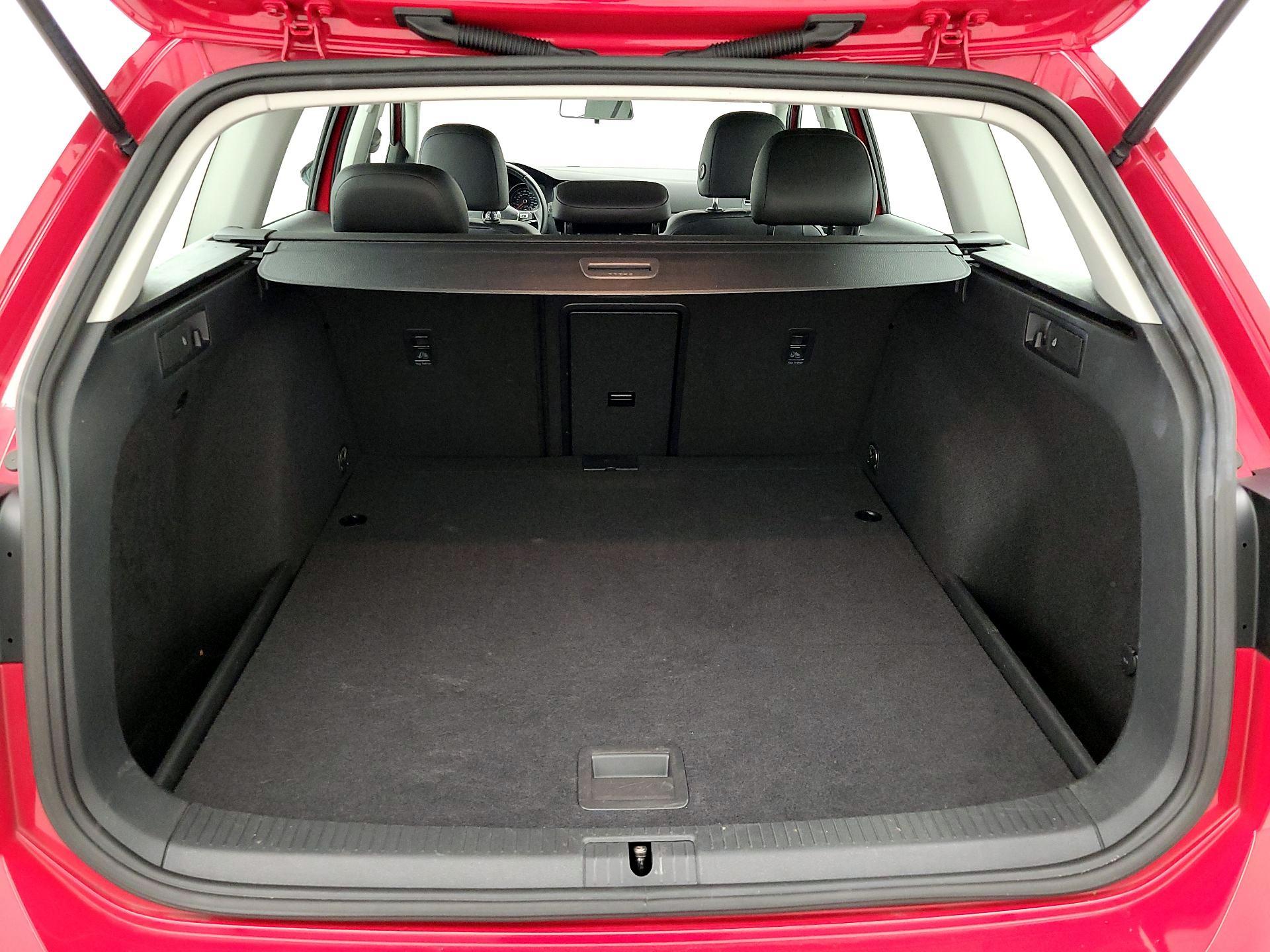 Thumbnail: 2019 Volkswagen Golf - 20