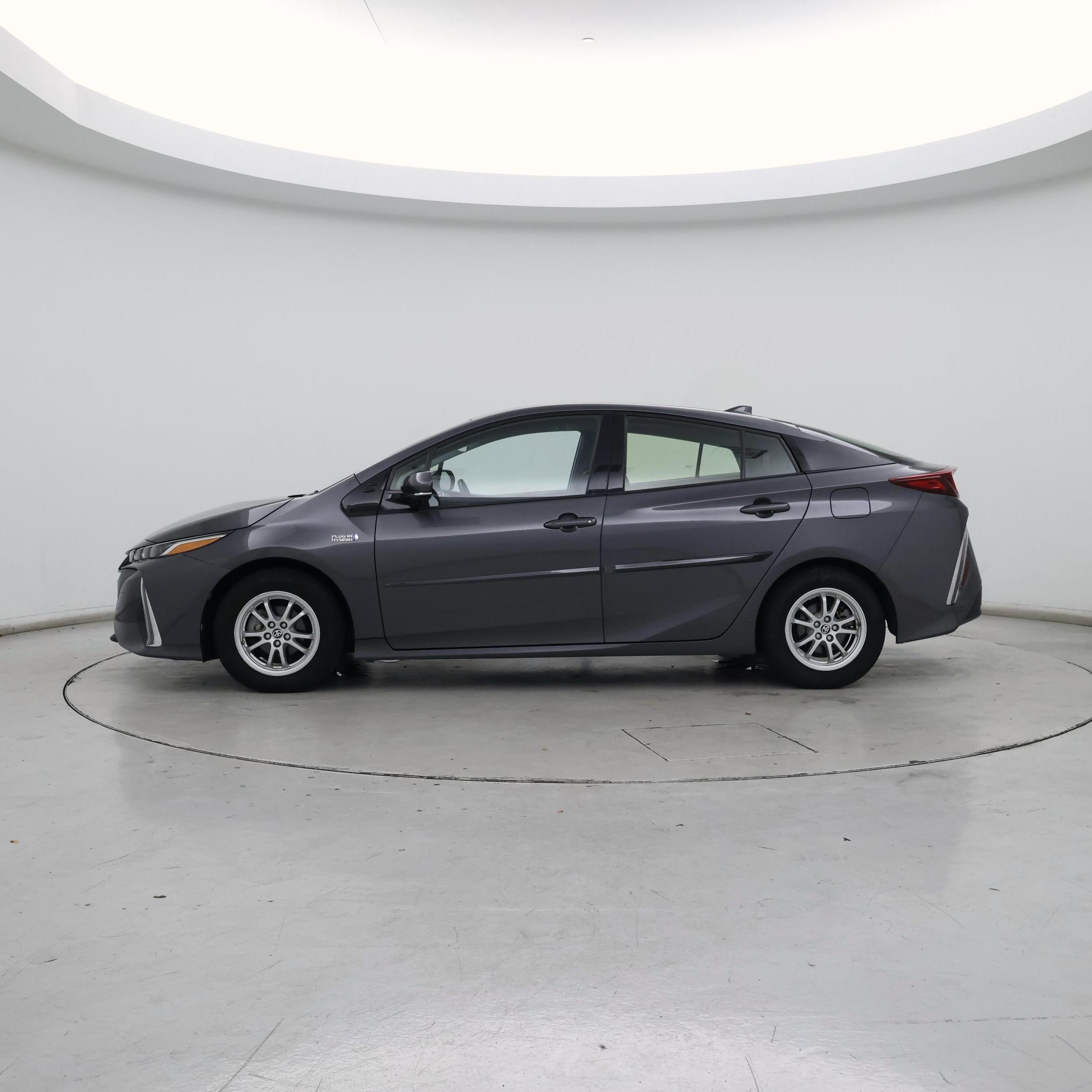 Thumbnail: 2017 Toyota Prius Prime - 3