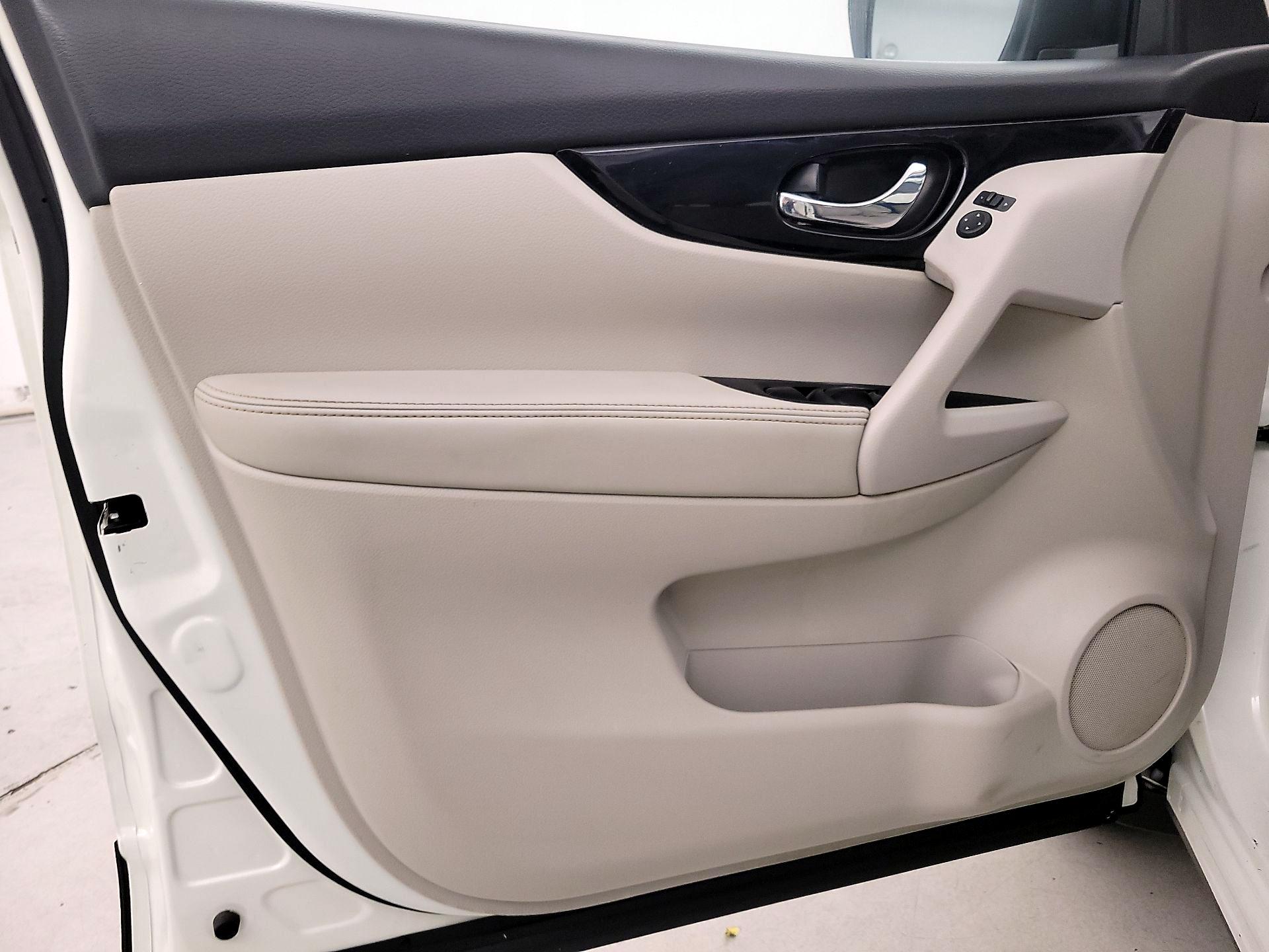 Thumbnail: 2019 Nissan Rogue Sport - 12