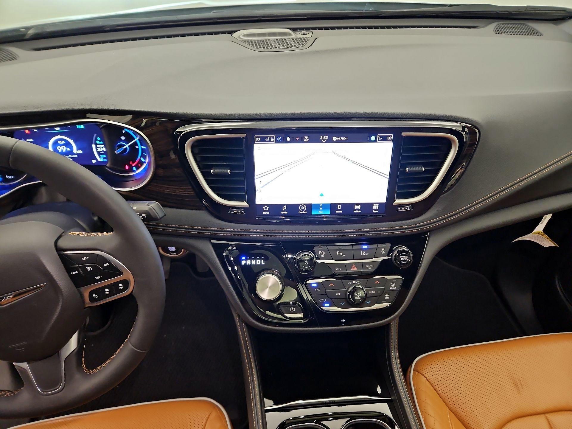 Thumbnail: 2023 Chrysler Pacifica - 9