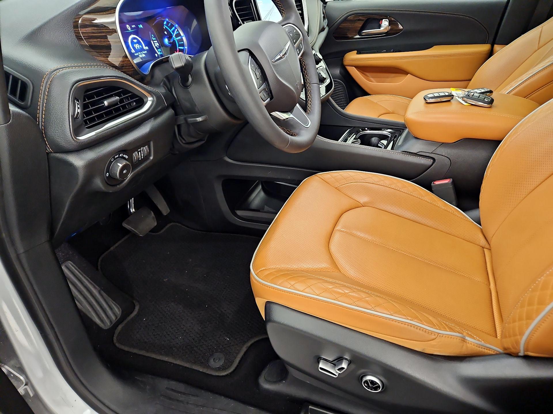 Thumbnail: 2023 Chrysler Pacifica - 11