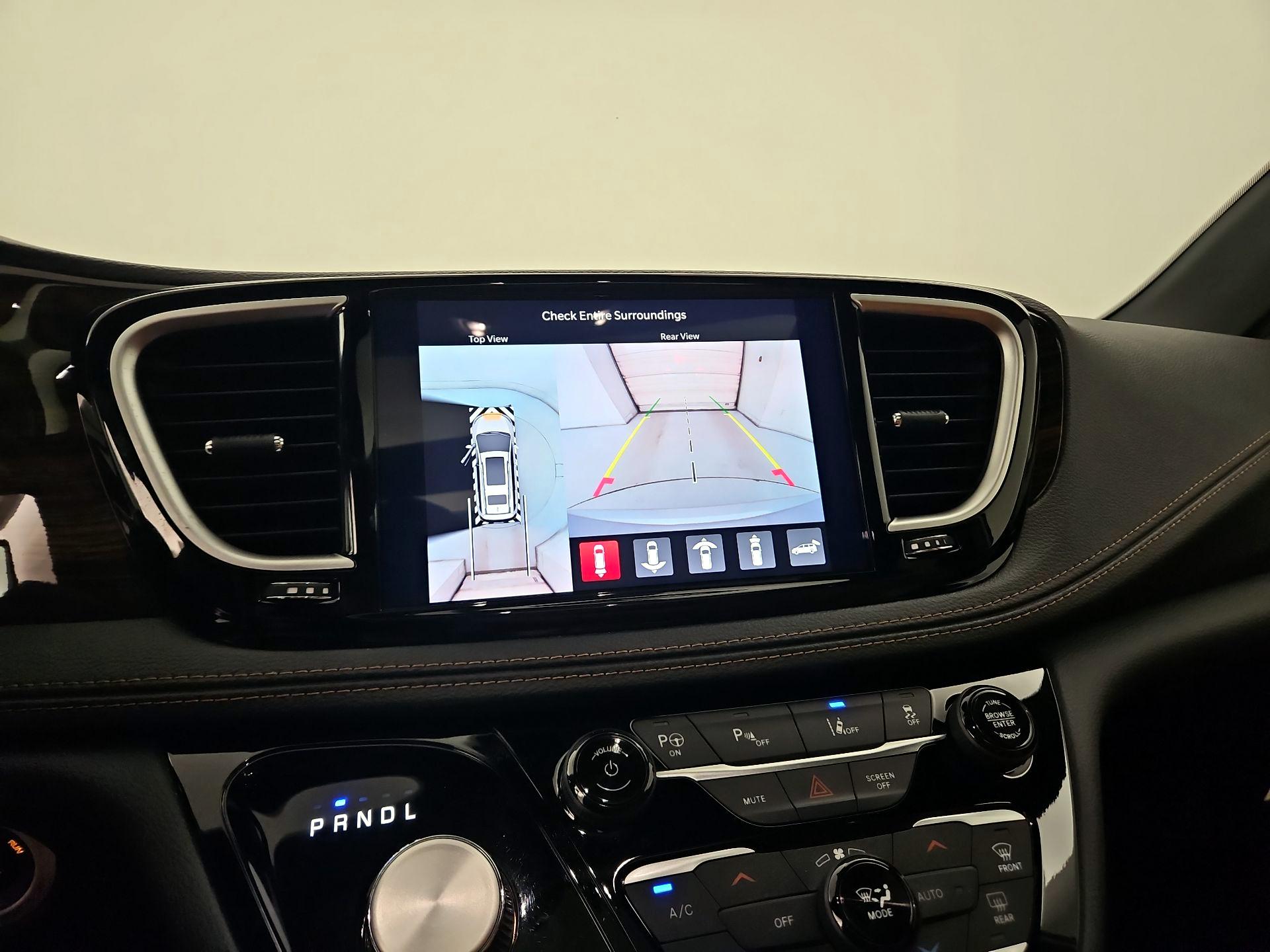 Thumbnail: 2023 Chrysler Pacifica - 15