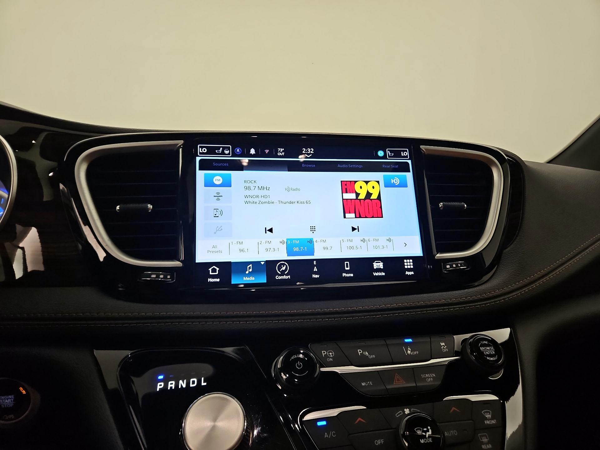 Thumbnail: 2023 Chrysler Pacifica - 16