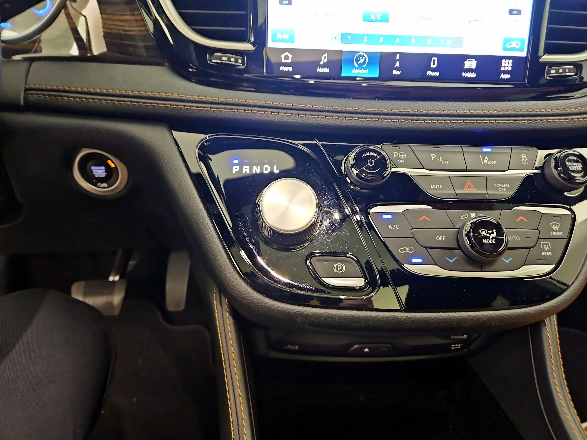 Thumbnail: 2023 Chrysler Pacifica - 18