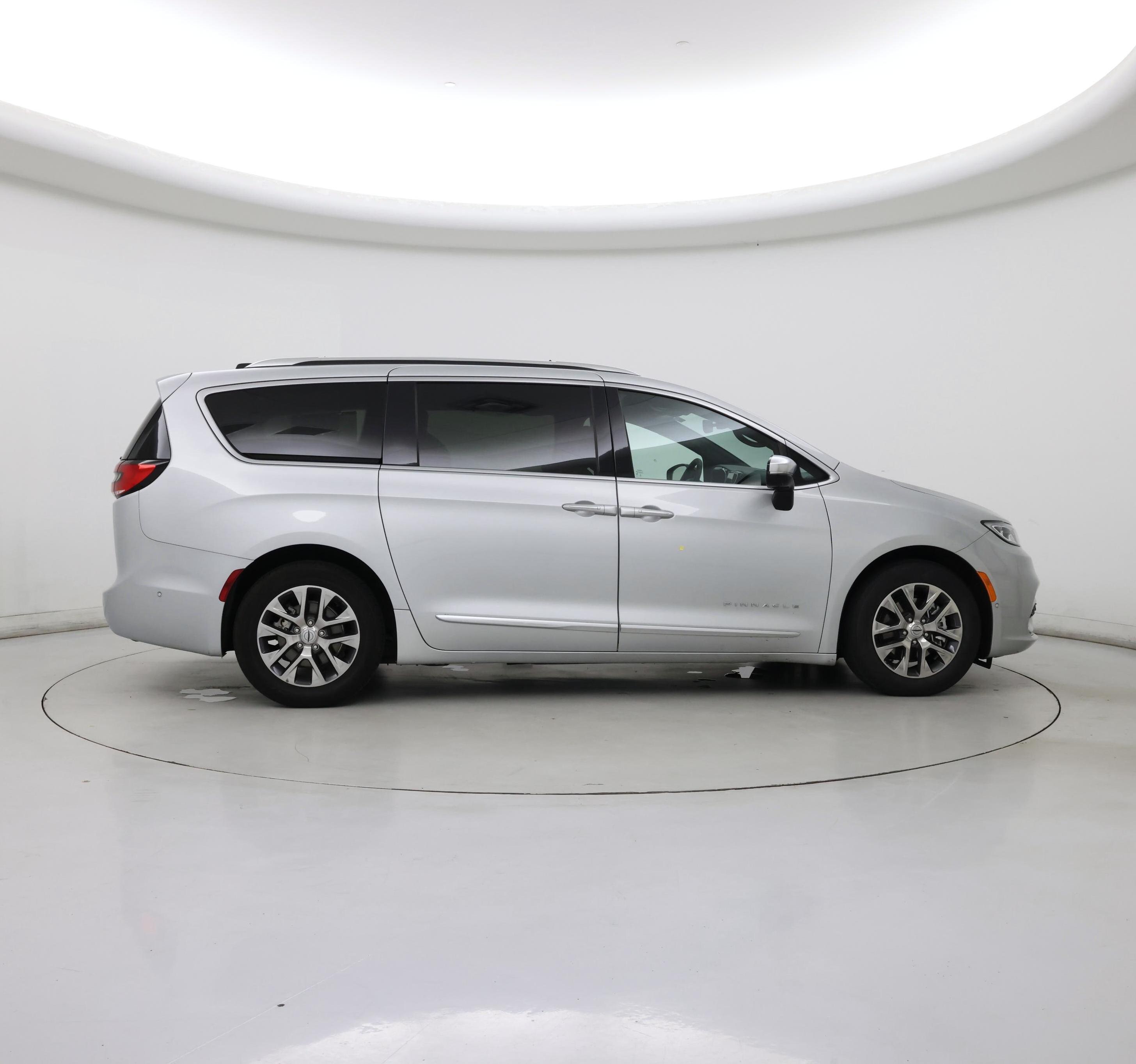 Thumbnail: 2023 Chrysler Pacifica - 7