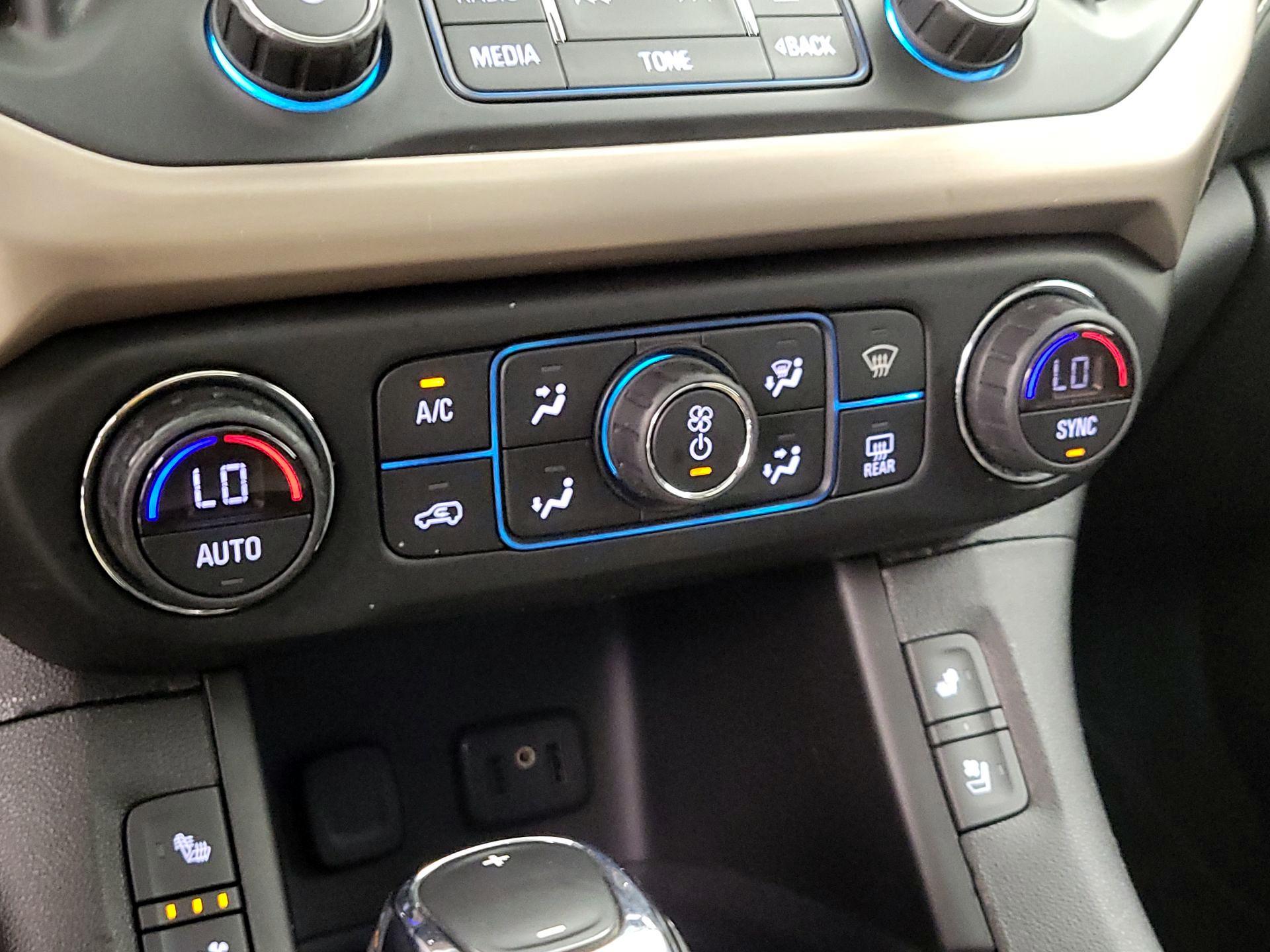 Thumbnail: 2019 GMC Acadia - 16