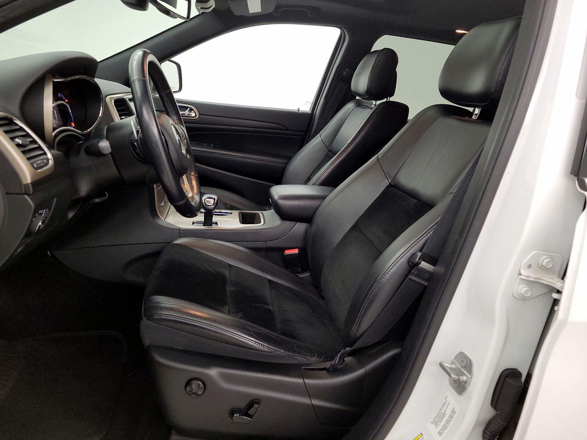 Thumbnail: 2015 Jeep Grand Cherokee - 11